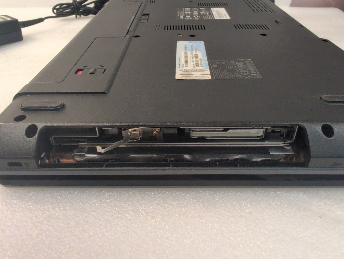 🎸 Acer Aspire 5749 15.6" Laptop Pentuim B950 CPU/3GB  /500GB HDD/WIN XP (READ)