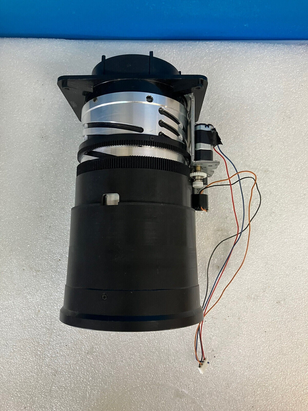 ~ Sanyo PLC-9000 Stock projector lens WITH MOTOR