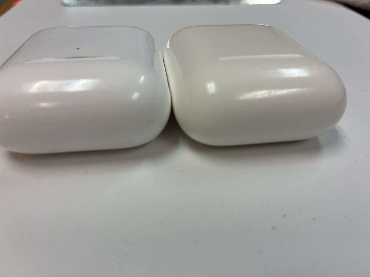 Lot of 2 Apple AirPods Lightning Charging Cases with one earbud