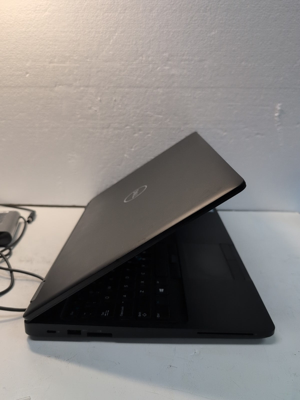 Dell Latitude 5590 15.6" Laptop i5-7300U/8GB/500GB SSD/Win11 (NO BATTERY, READ)-