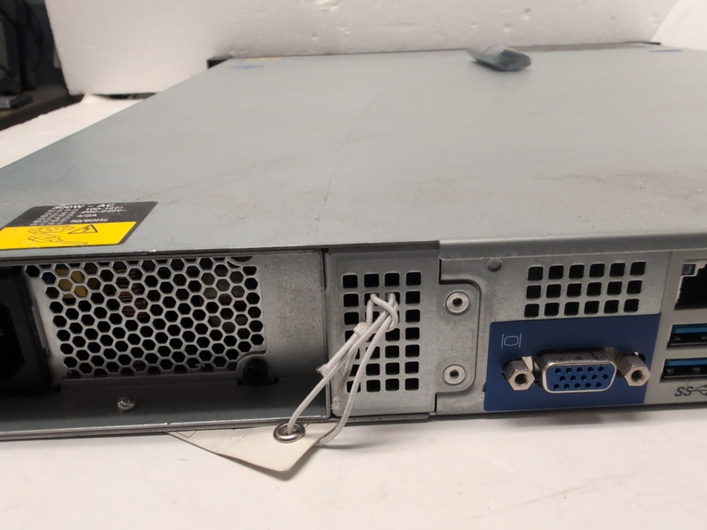 🔥 Lenovo System x 3250 M6 SFF 1U Server E3-1230 V5 3.0GHz/16GB/2x CADDY/NO HDD-