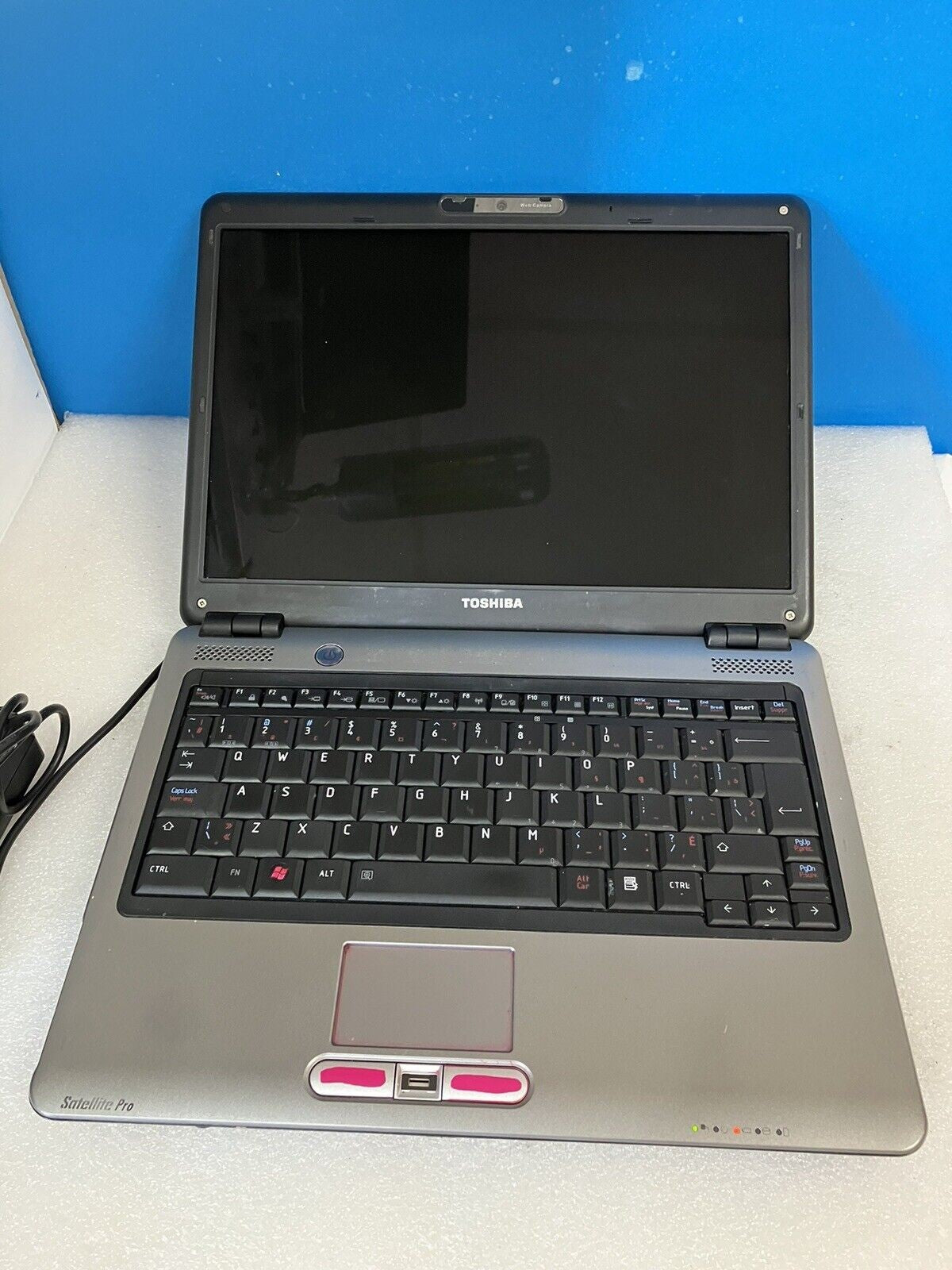 Toshiba Satellite Pro U400 13.3" Laptop C2D T5870 3GB RAM, 300GB Windows XP SP3