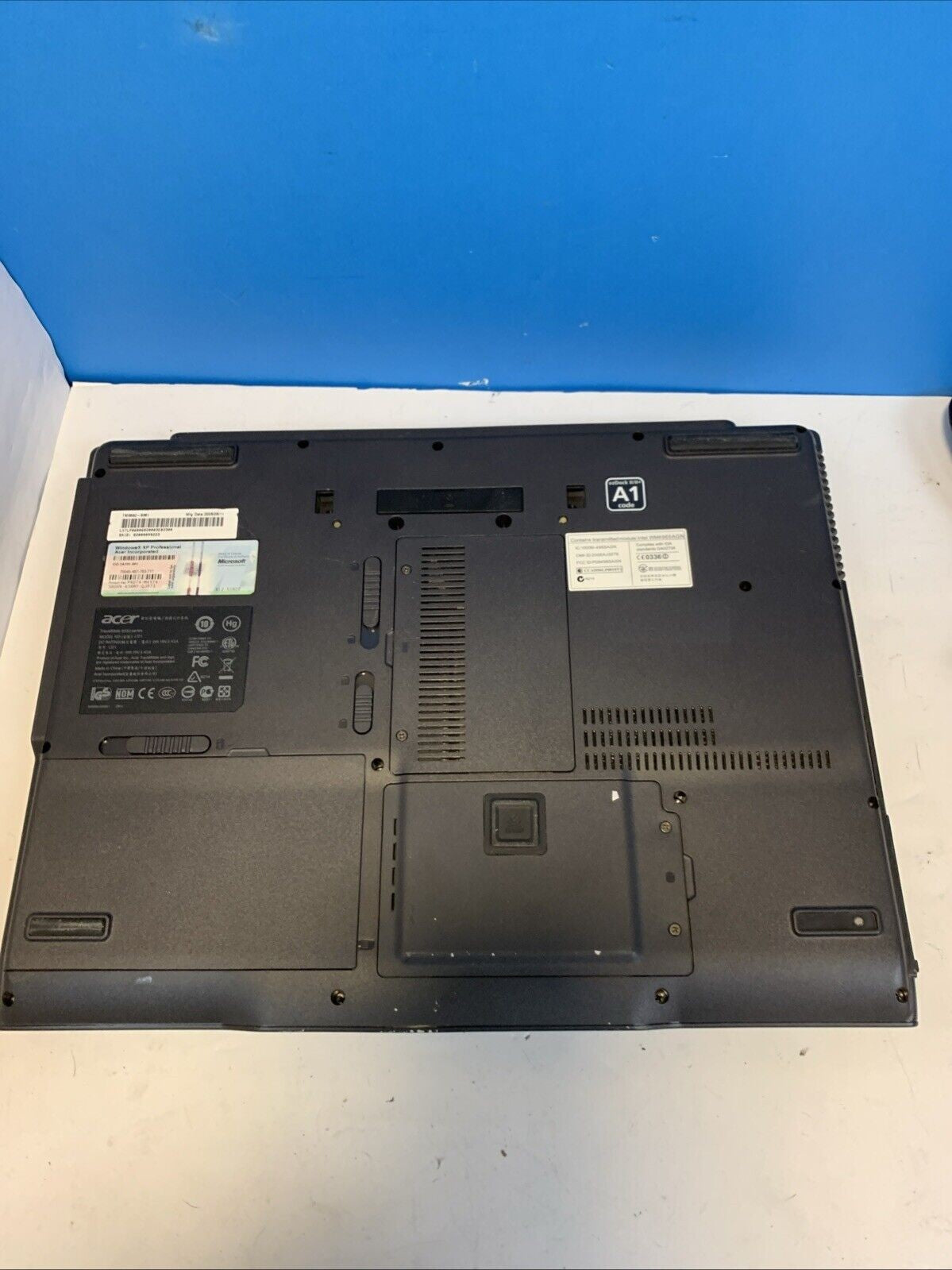 Acer Travel Mate 6592 C2D T7300 2GB 750GB Windows xp pro sp3 (one key defective)