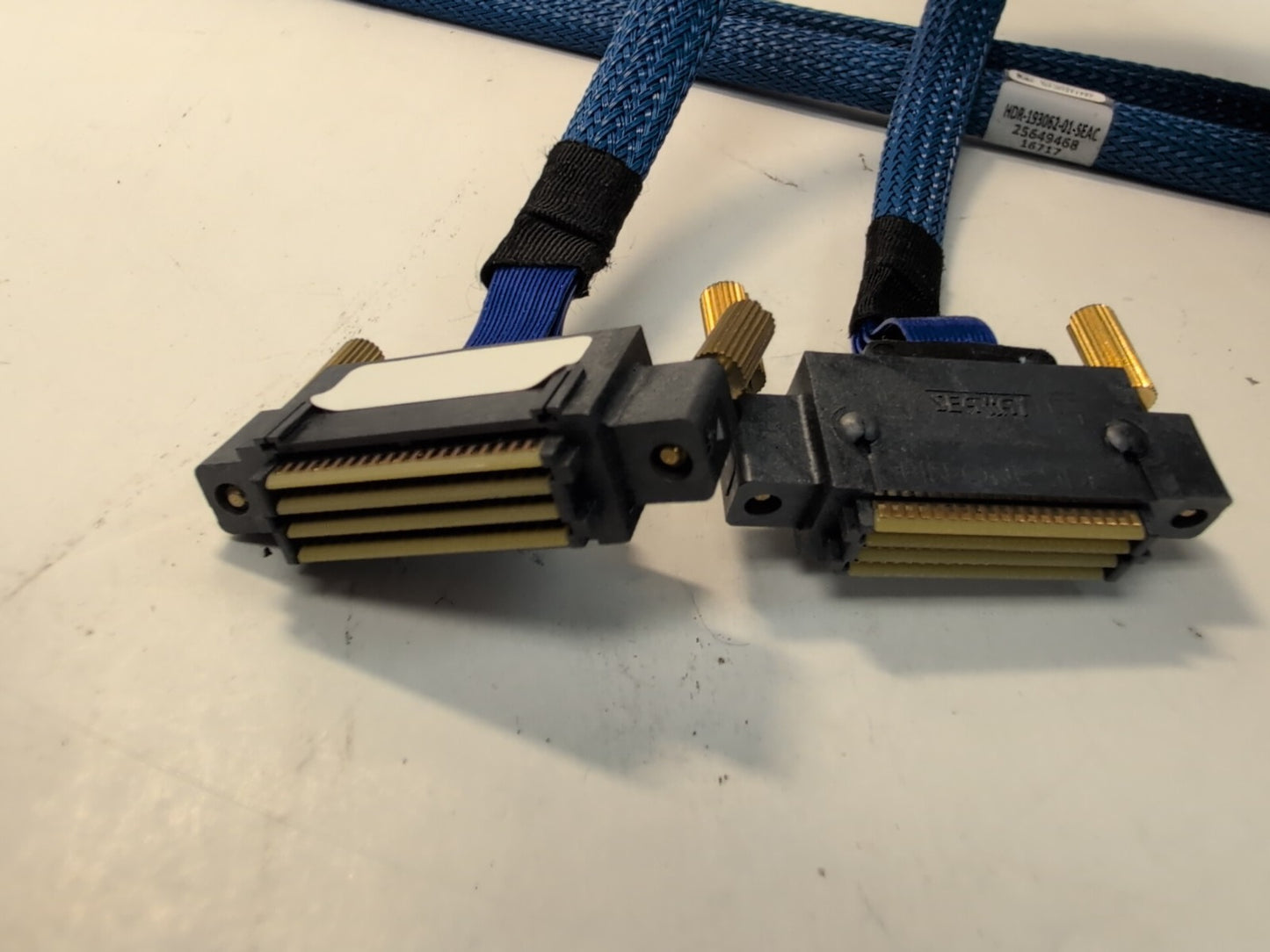 New 3x Intel NVM Solutions Con Cables HDR-193062-01   -