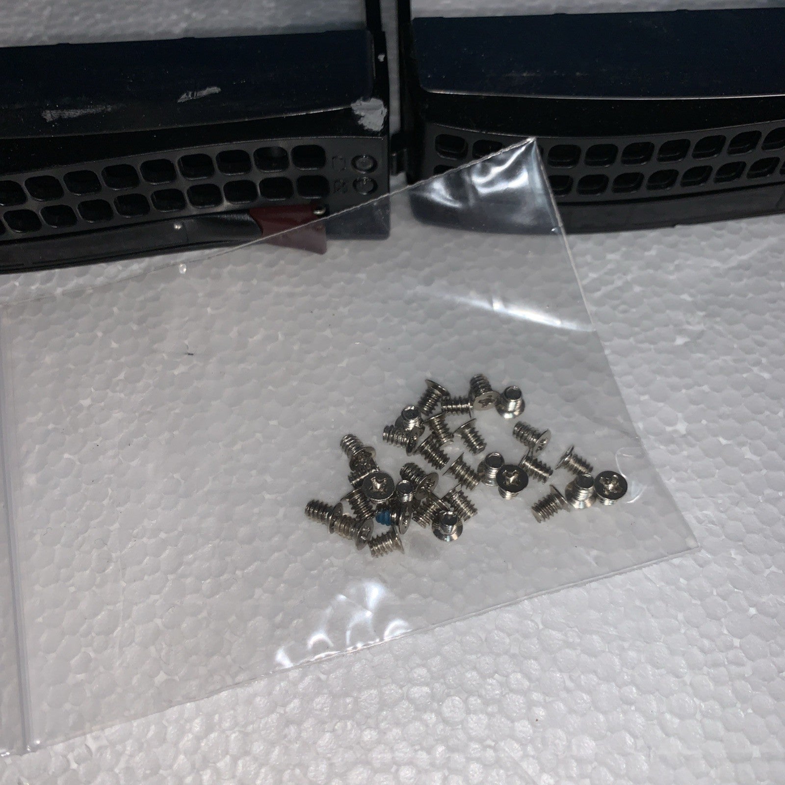 (8x) SUPERMICRO 3.5 INCH HARD DRIVE TRAY / CADDY 01-SC813A2-XX00C103 + Screws