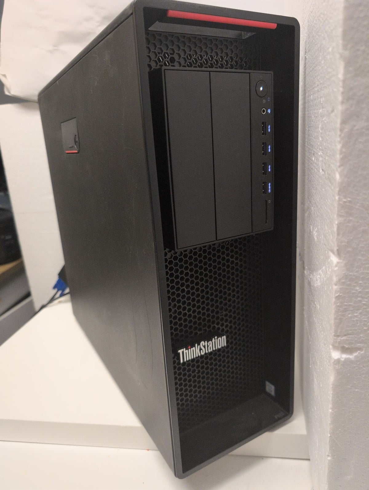 Lenovo ThinkStation P520 Tower Workstation Xeon W-2135/ 32GB/ 1TB HDD/ WIN 11 -