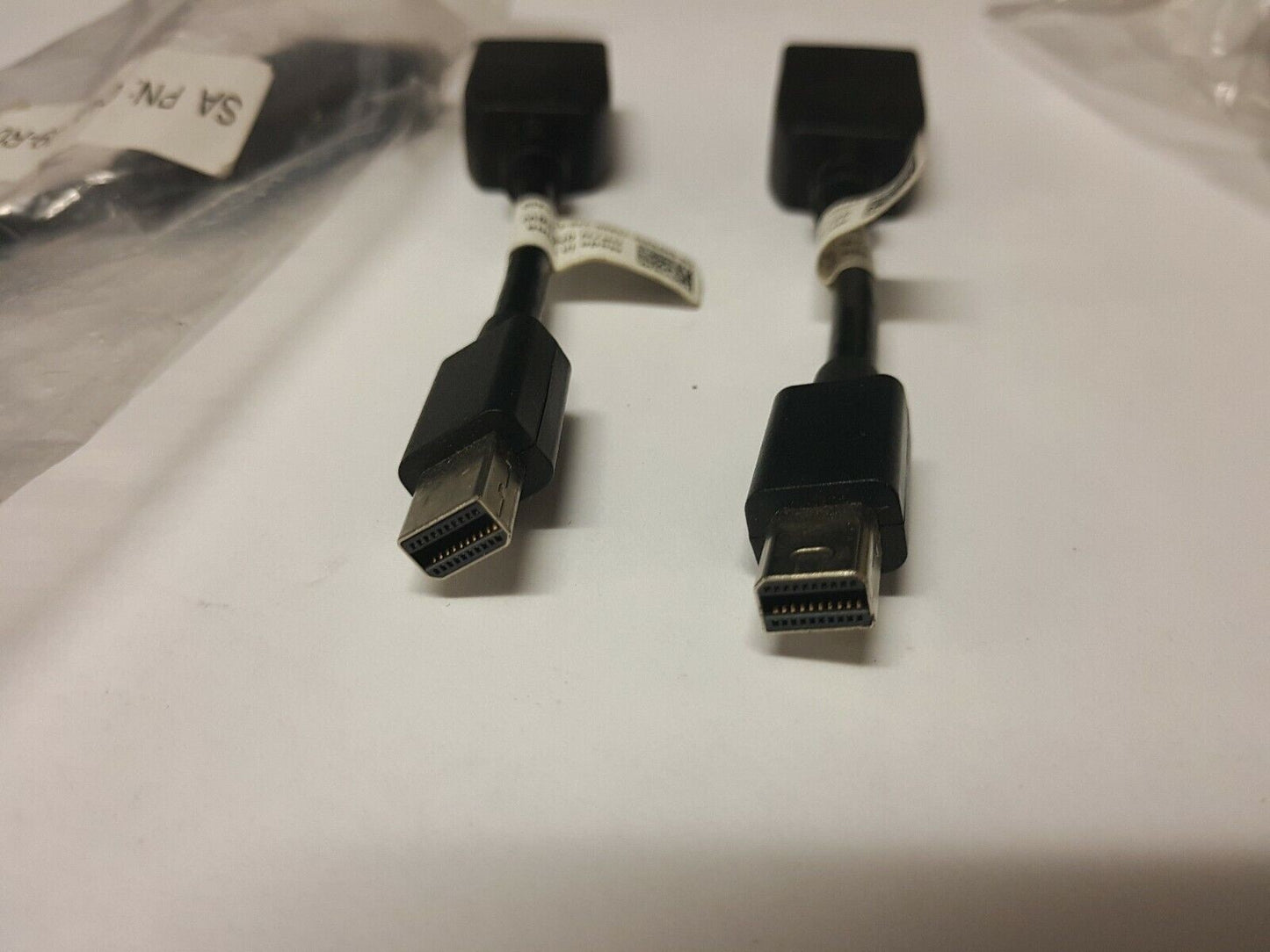 - 1x Male Thunderbolt to Standard DisplayPort Female Adapter MFR6W CA00109-R0