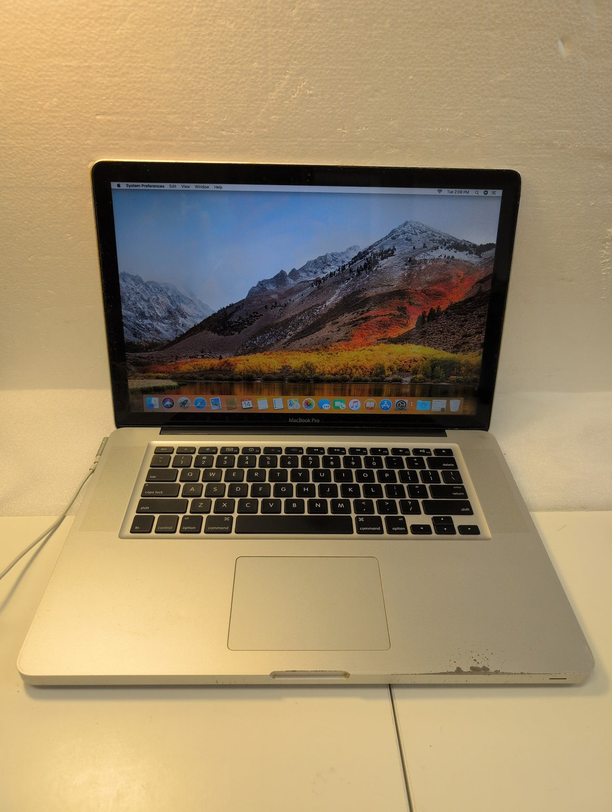 🎸 Apple MacBook Pro 15-inch A1286 2010 2.53GHz i5 4GB 500GB (NO BATTERY )