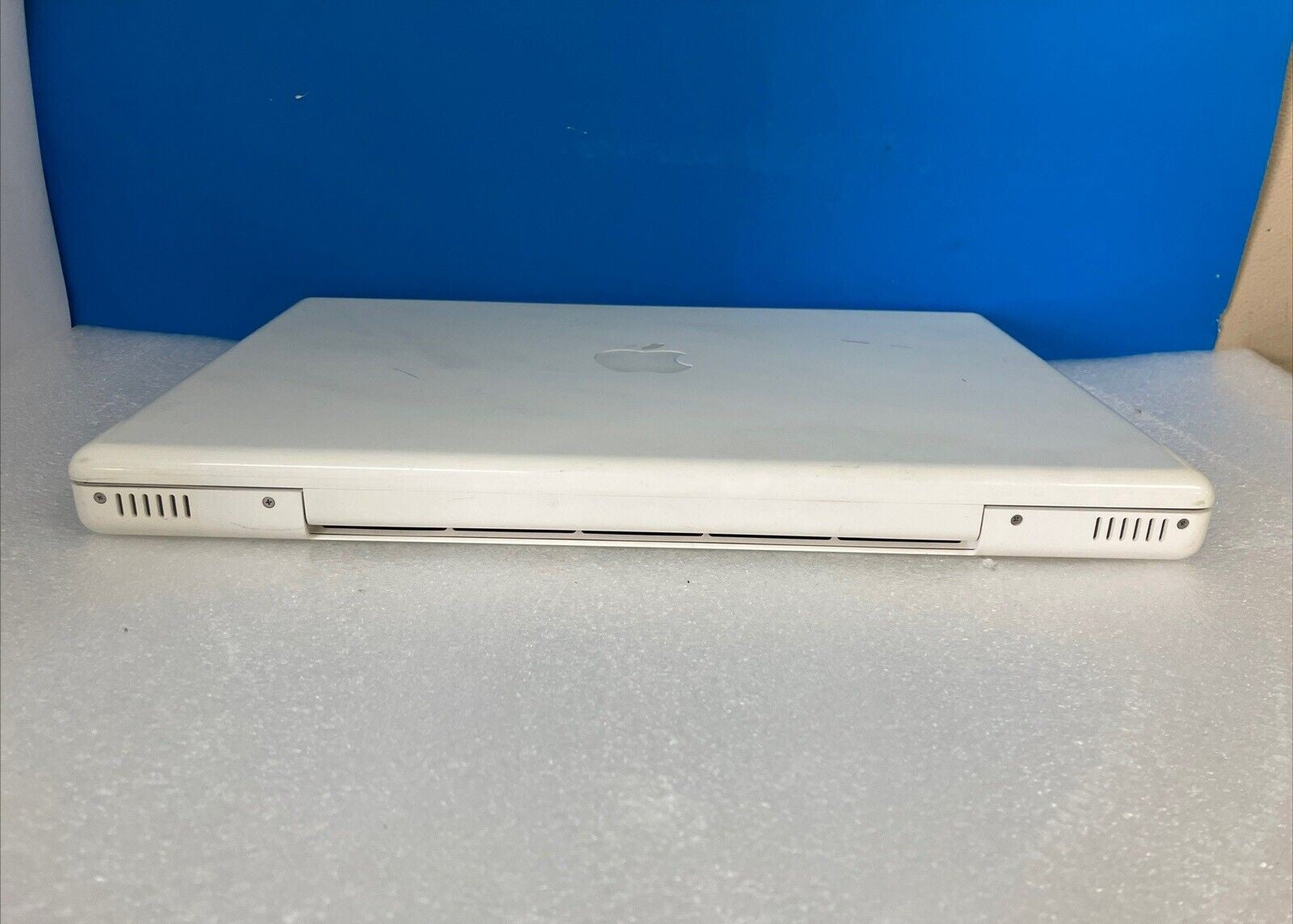 ~ Apple MacBook 13" Laptop 2008 A1181 Intel C2D CPU / 2GB / 160GB HDD (Read) ~