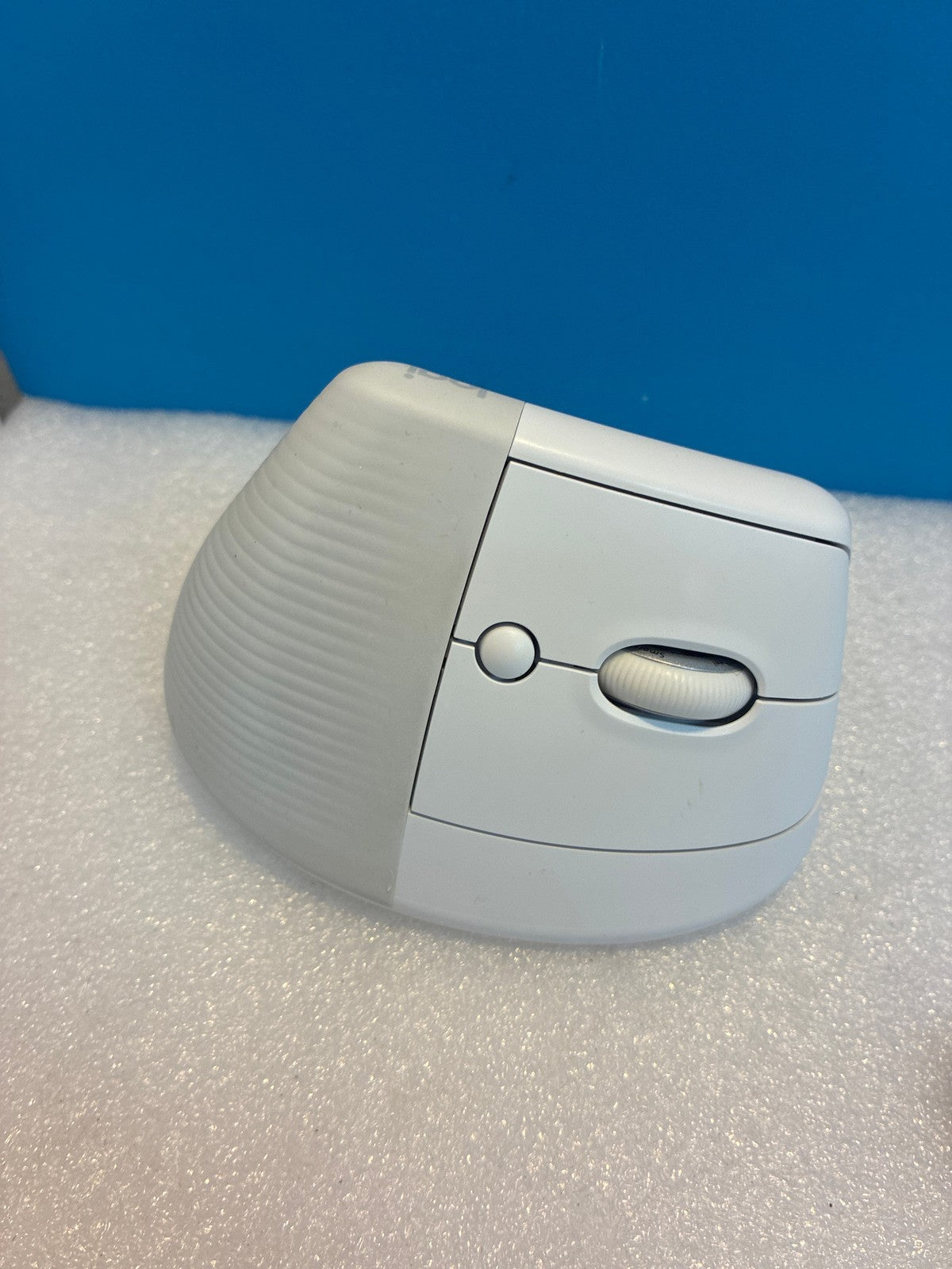 🔥 Logitech Lift Vertical Ergonomic Wireless Mouse 910-006127 White/Off-White