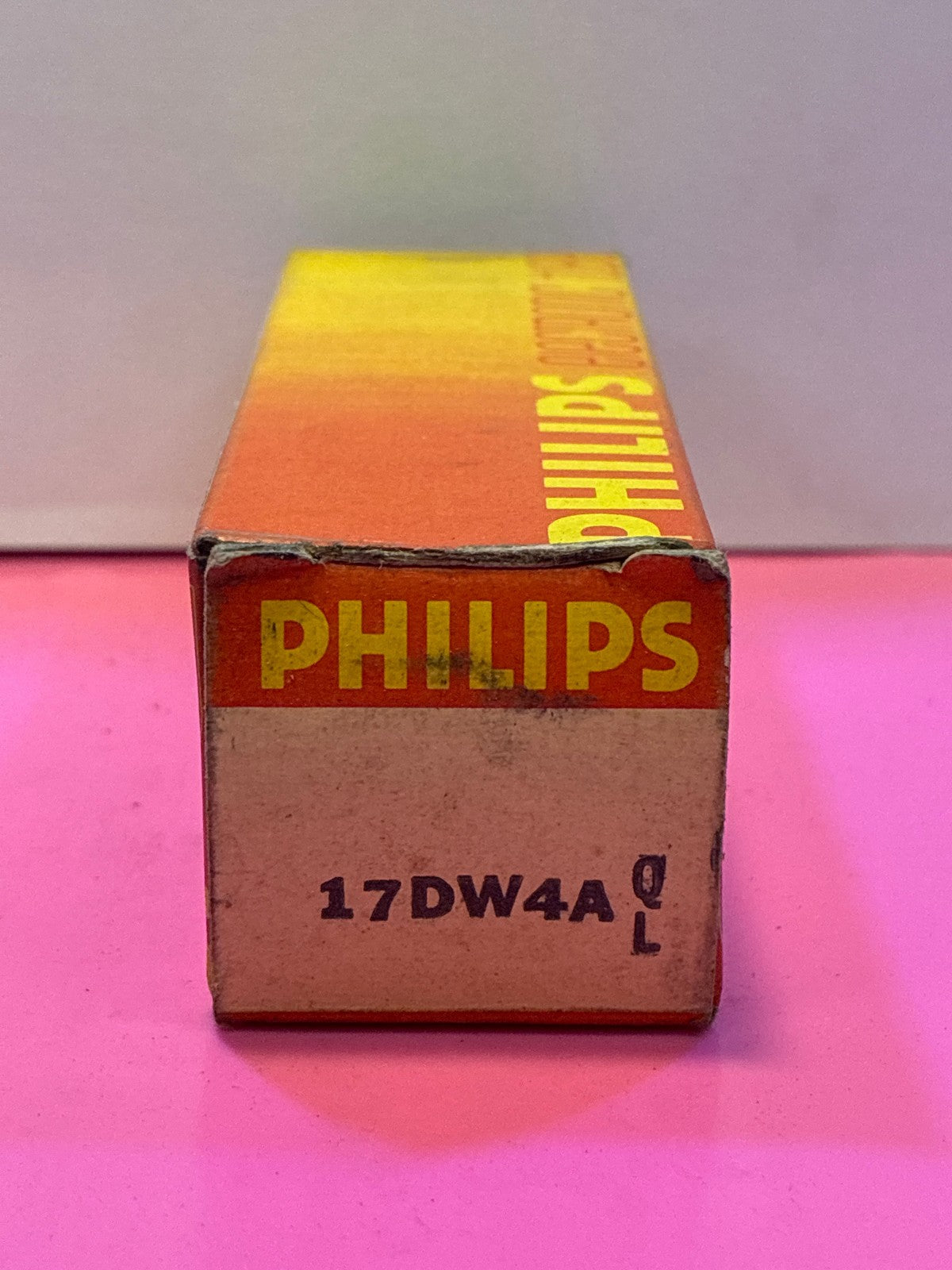 🔥 Philips 17DW4A Vacuum Tube in Original Box Vintage Electron Tube