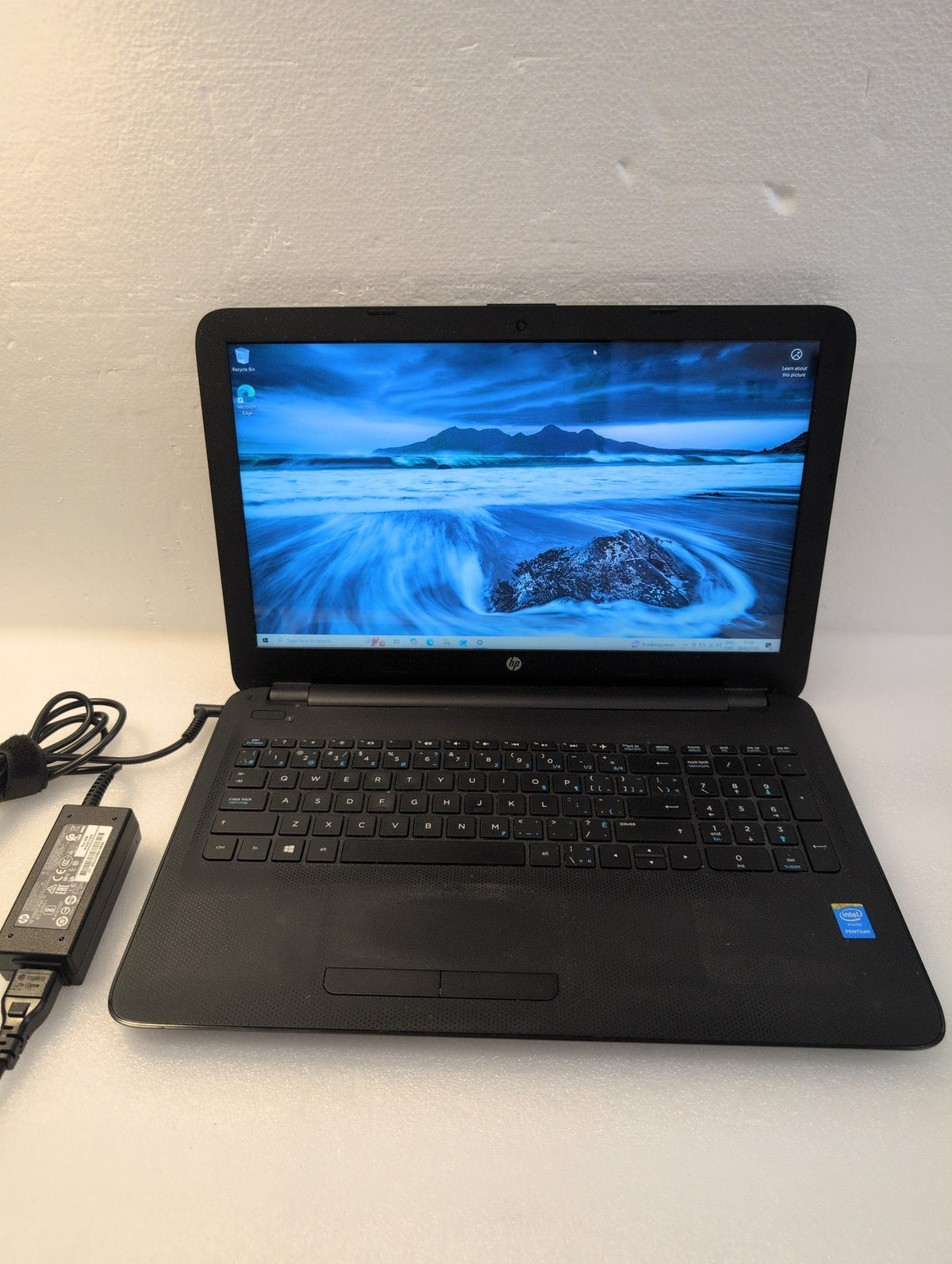 🎸 HP 15-ac028ca 15.6in Laptop Pentium 3825U 8GB RAM 750GB HDD (READ)