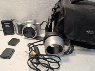 🔥 NICE Panasonic LUMIX DMC-FZ20 Digital Camera w/ Charger/2x Battery/SD Card -