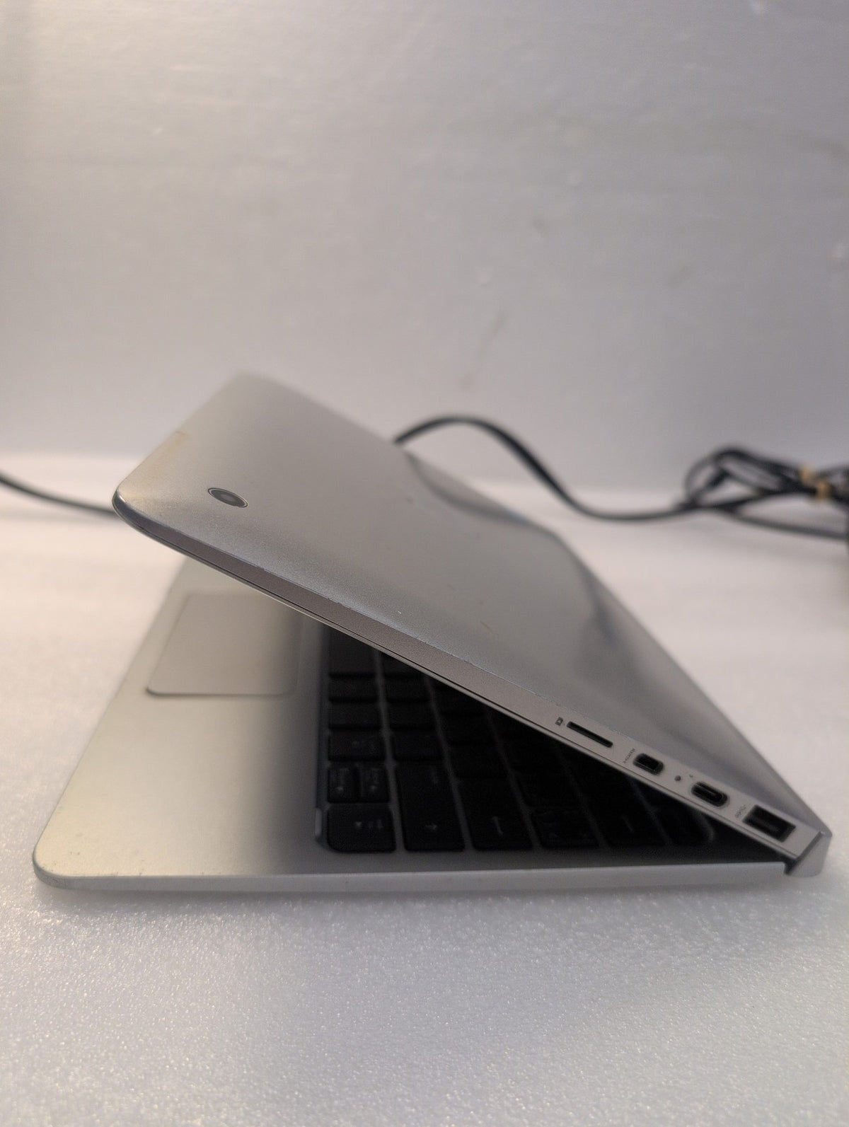 🎸 HP x2 Detachable 10-p0XX 10" Laptop Atom x5 CPU 2GB RAM 32GB SSD (AS IS,Read)