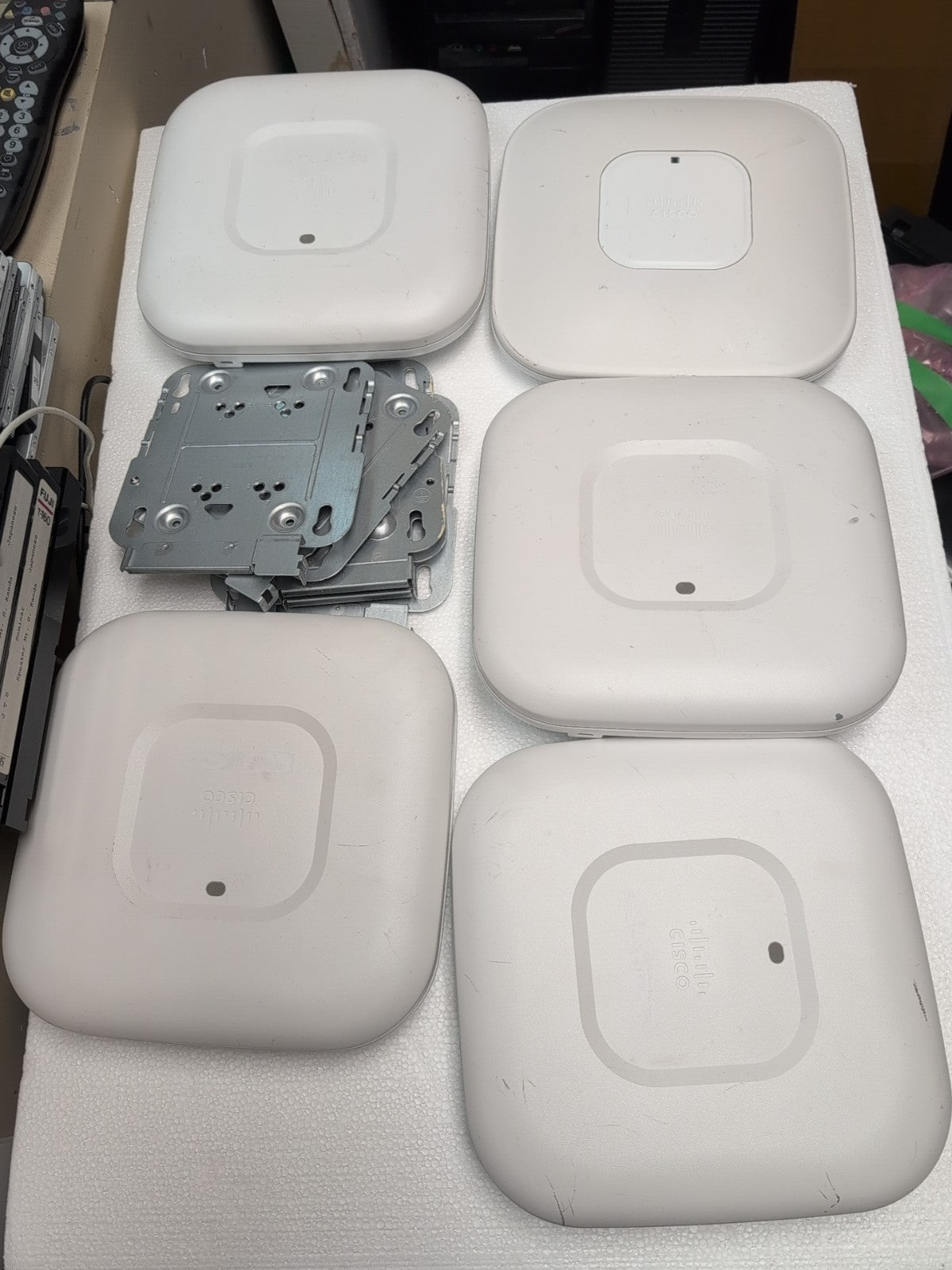 5x Cisco AIR-CAP2702I-A-K9 Aironet Access Point w/ Mounting -