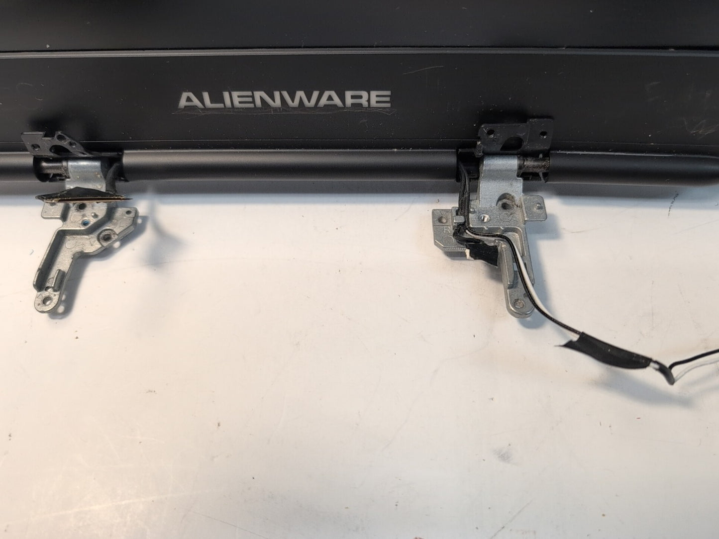 Dell Alienware 15.6" 15 R2 Laptop FHD LCD Screen Complete Assembly (Side Dent) -
