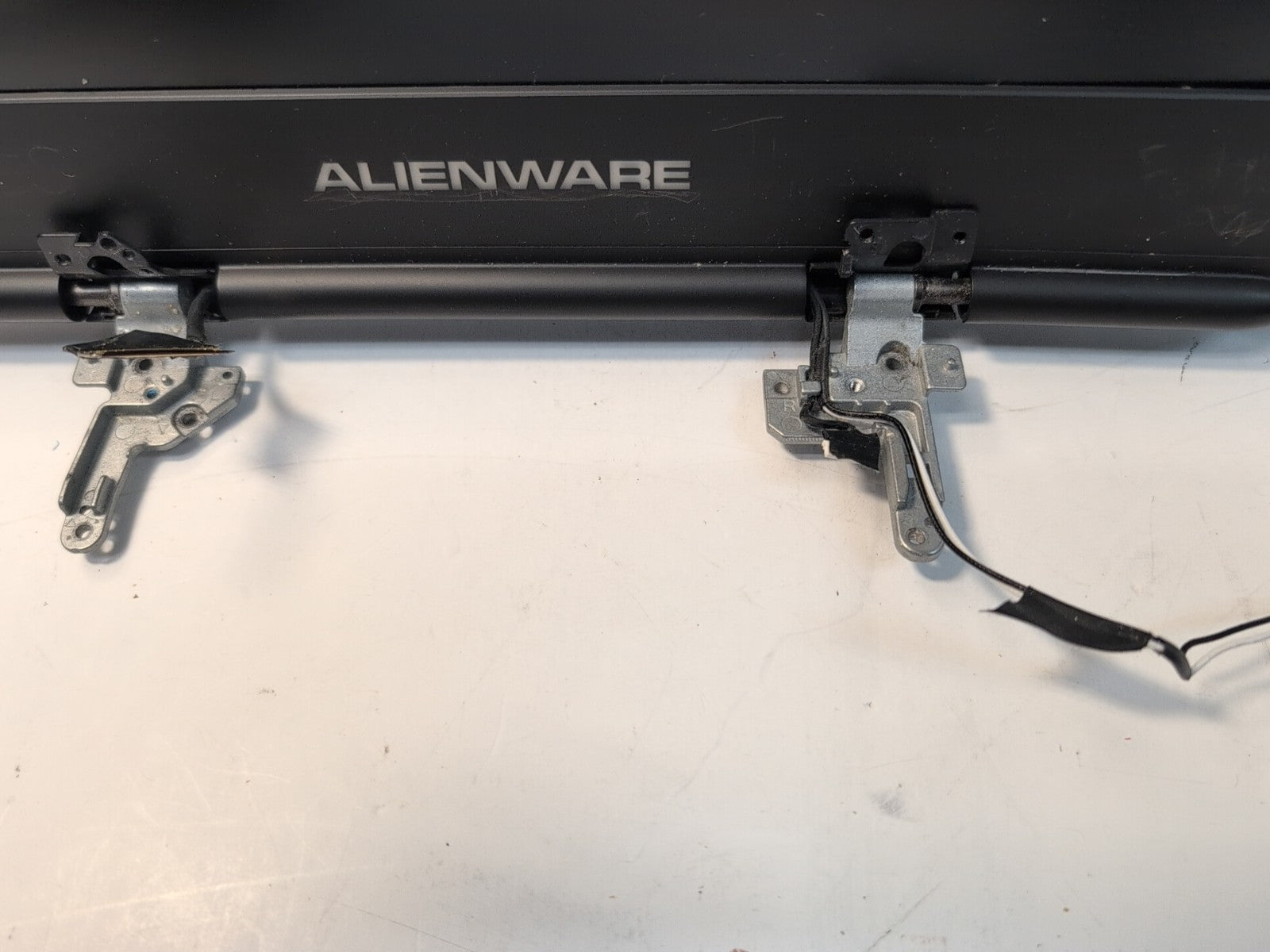 Dell Alienware 15.6" 15 R2 Laptop FHD LCD Screen Complete Assembly (Side Dent) -