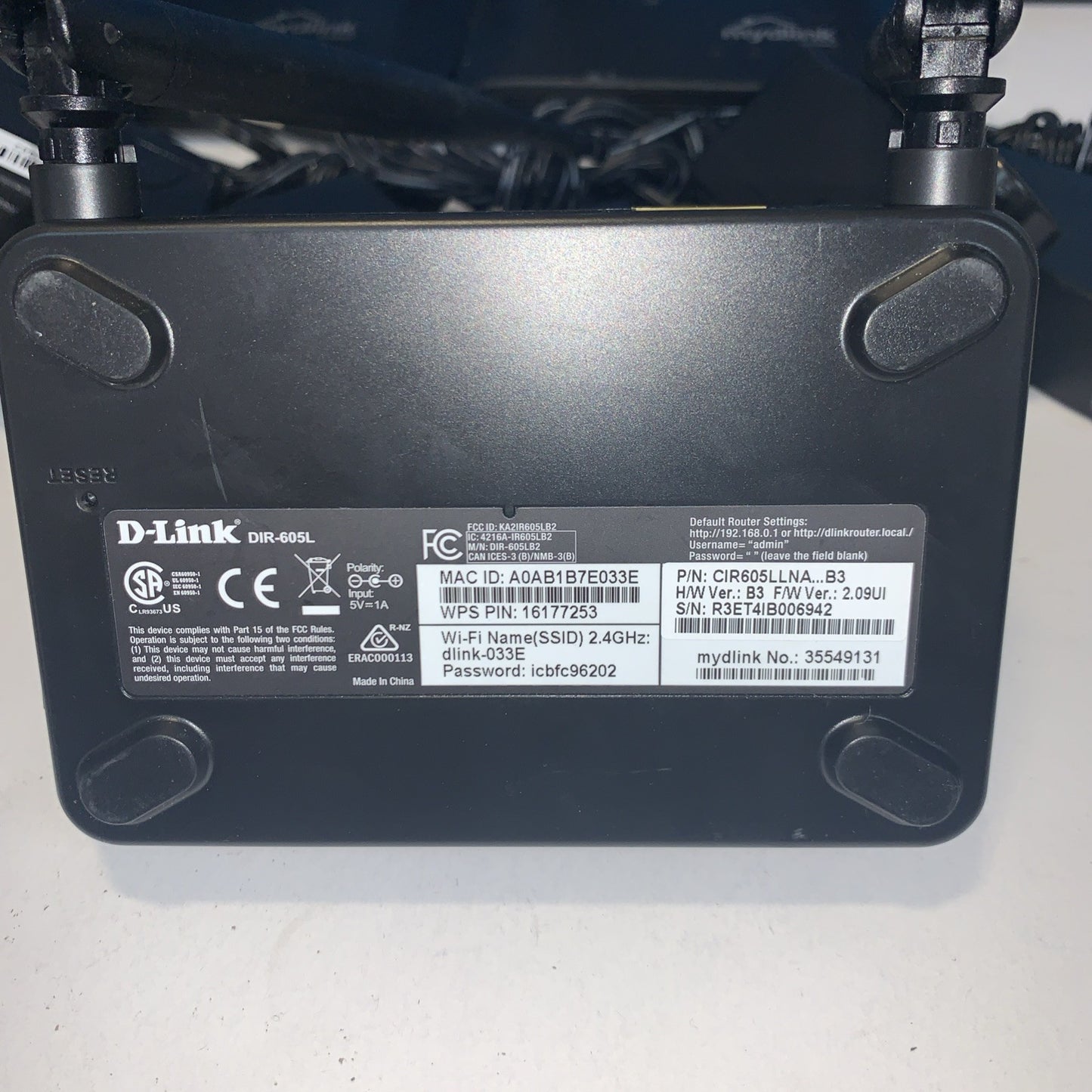 Lot of 8 D-Link mydlink 4-Port wireless router DIR-605L