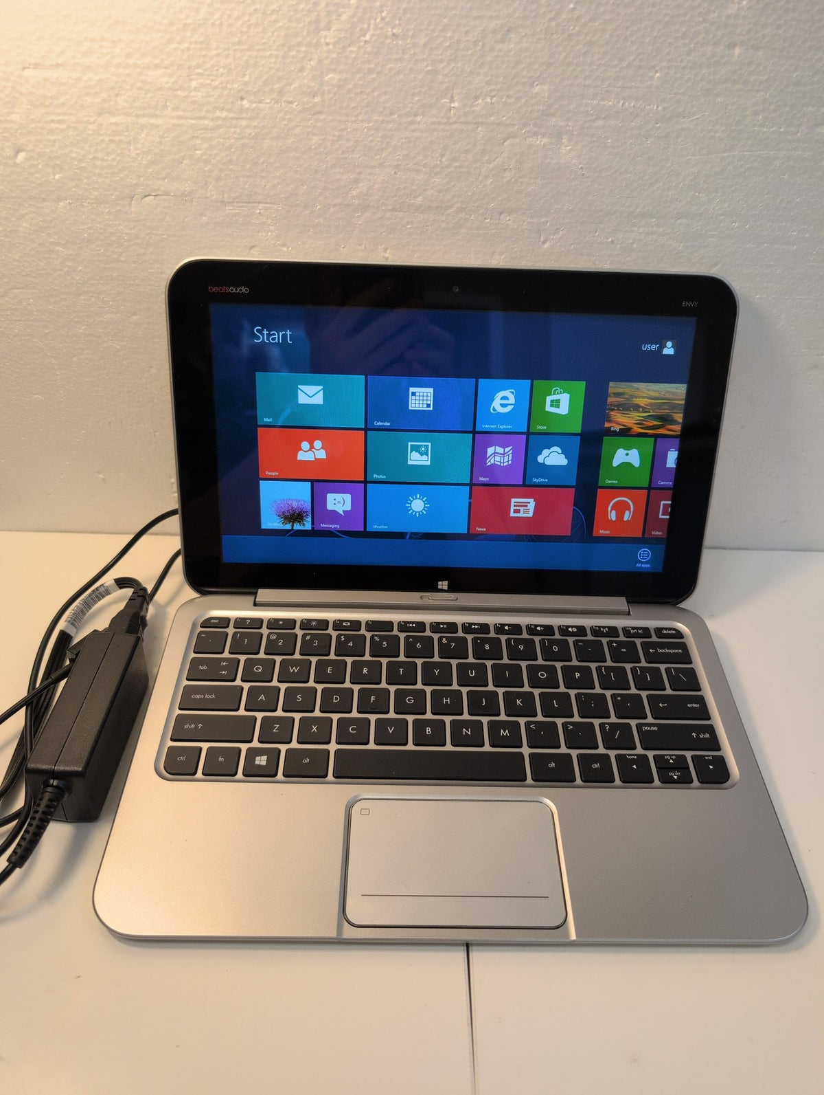 HP ENVY x2 TPN-P104 2-in-1 Tablet Laptop Intel Atom Z2760 2GB 64GB Win 8 -