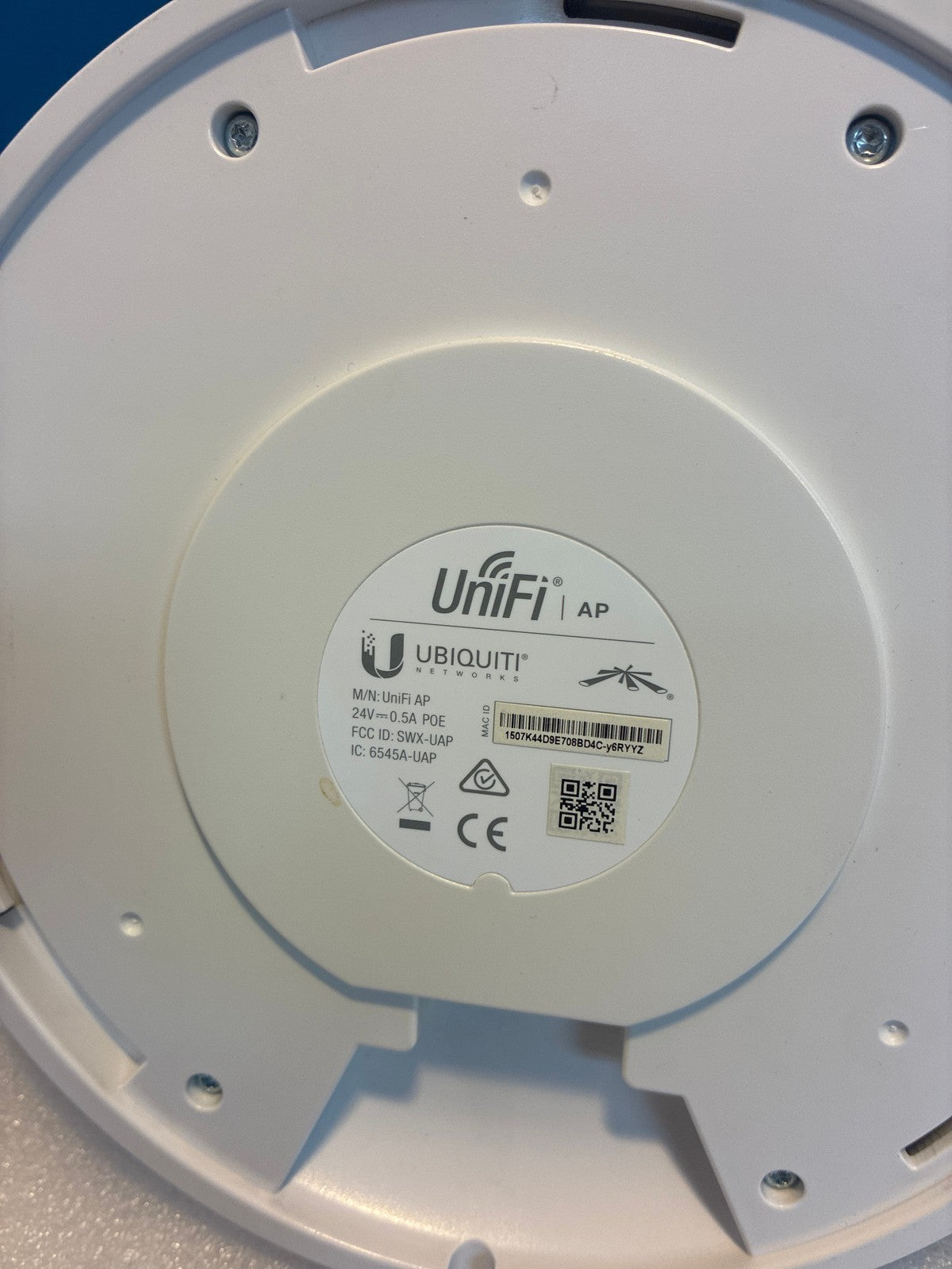 🔥 Ubiquiti UniFi AP Wireless Access Point White Dome PoE Lot of 2 UAP SWX-UAP