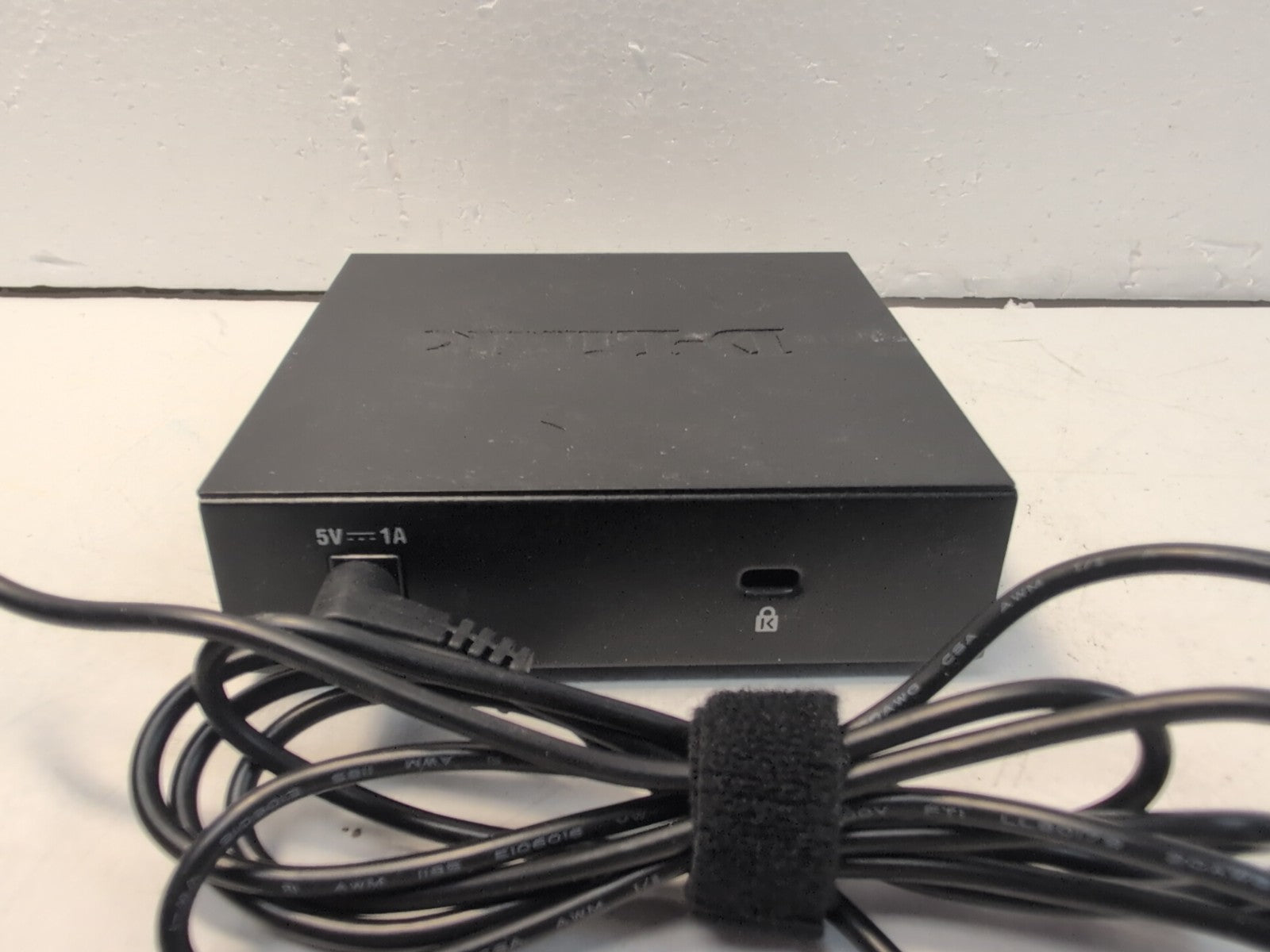 🔥  D-Link DGS-105 5-Port Gigabit Ethernet Switch Metal Desktop Plug & Play  -