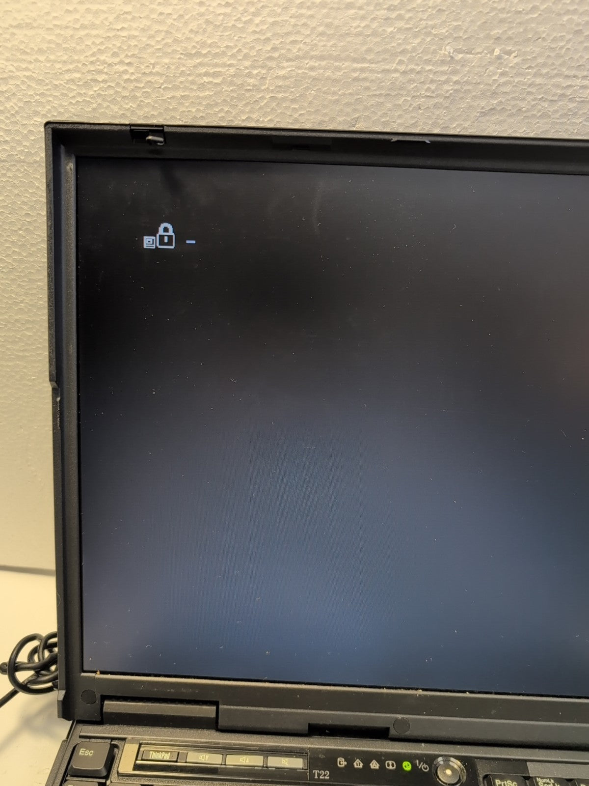 🔥 IBM T22 THINKPAD Intel Pentium 3 CPU/128MB RAM/20GB HDD (Locked,  AS IS) -
