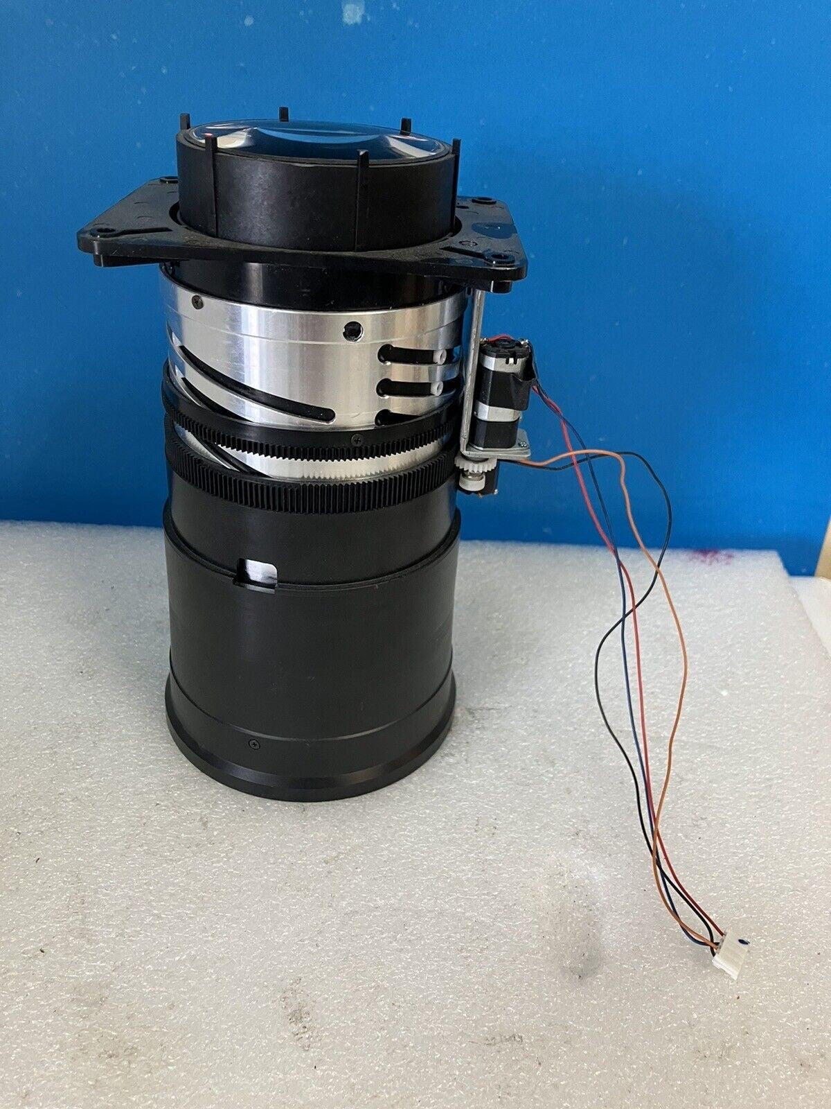 ~ Sanyo PLC-9000 Stock projector lens WITH MOTOR