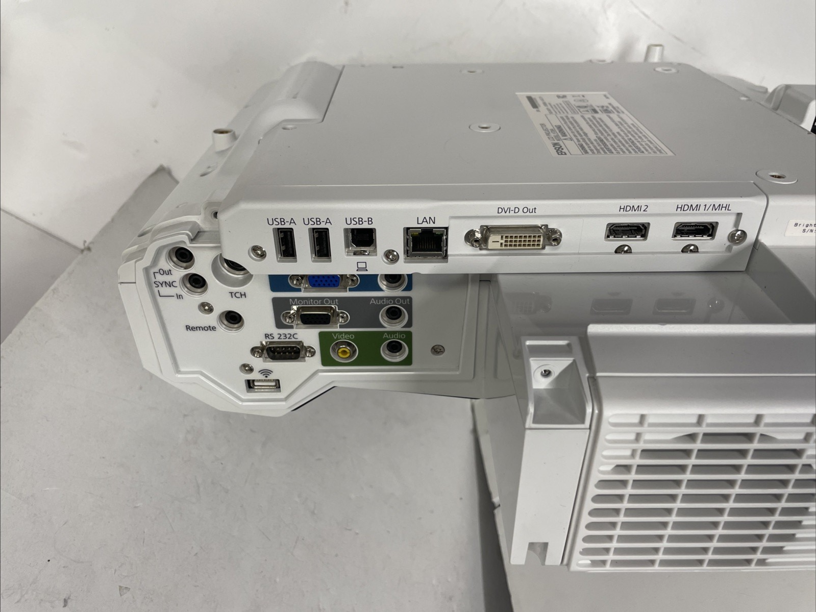 Epson BrightLink Pro 1460ui with remote touch unit tch cable and pen