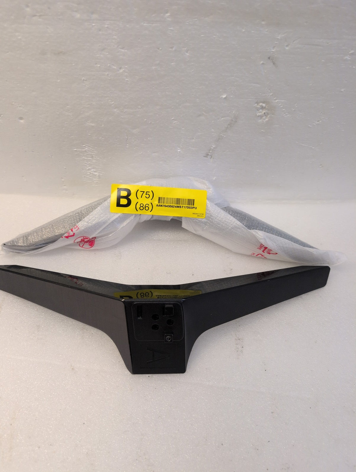 🎸 TV Stand Base Legs Replacement Feet - Pair Marked A & B MEZ64114730