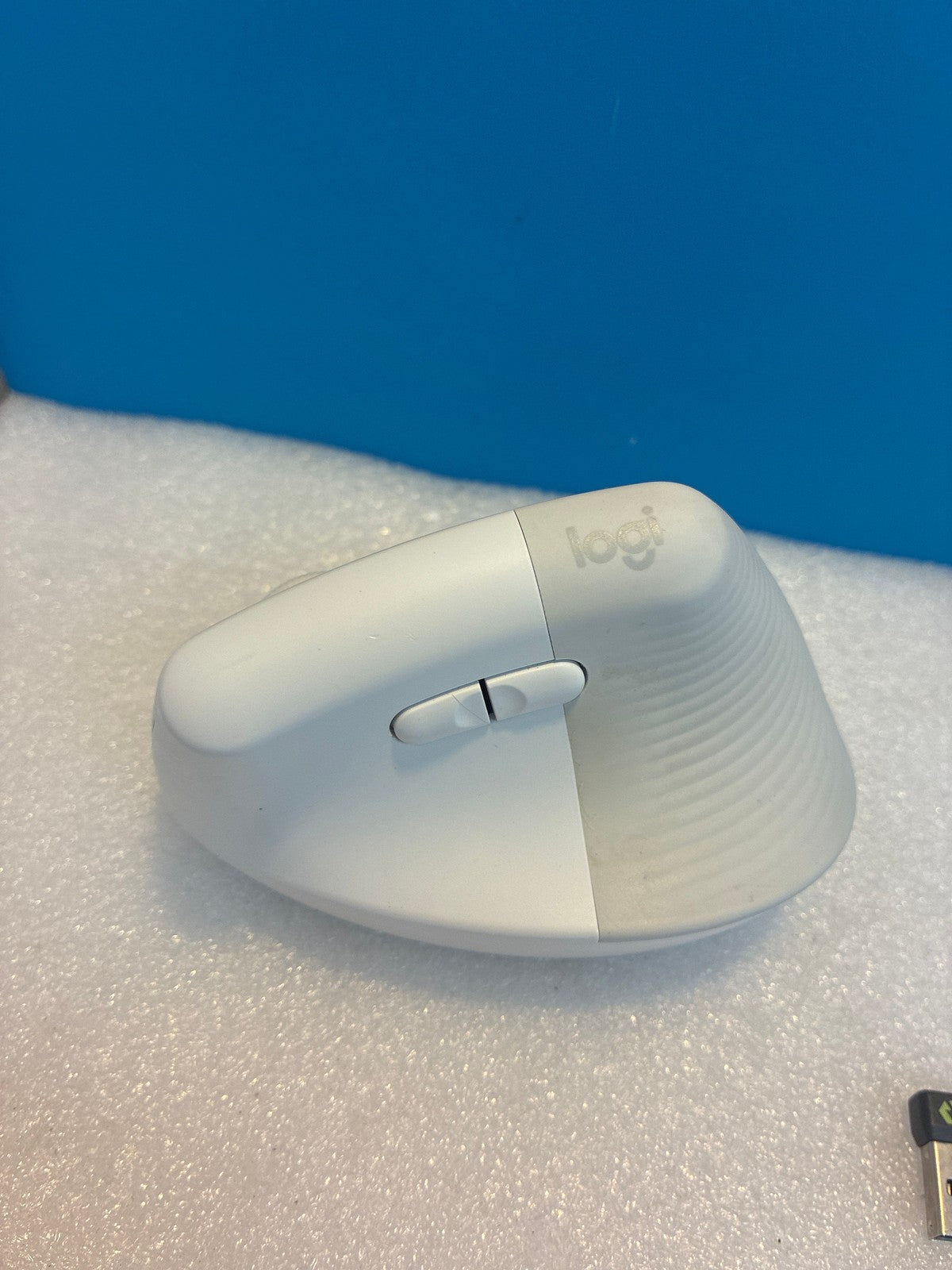 🔥 Logitech Lift Vertical Ergonomic Wireless Mouse 910-006127 White/Off-White