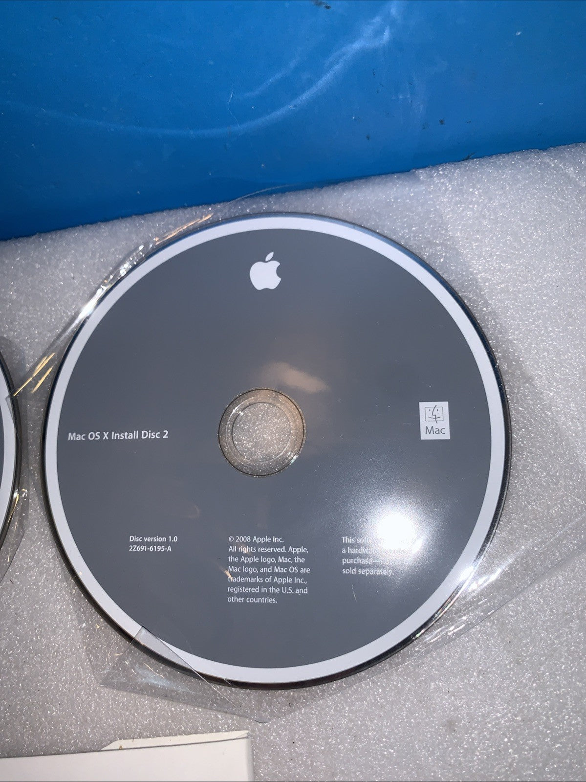 Apple MacBook Pro 13” Mac OS X 10.6.3 Restore DVD Set