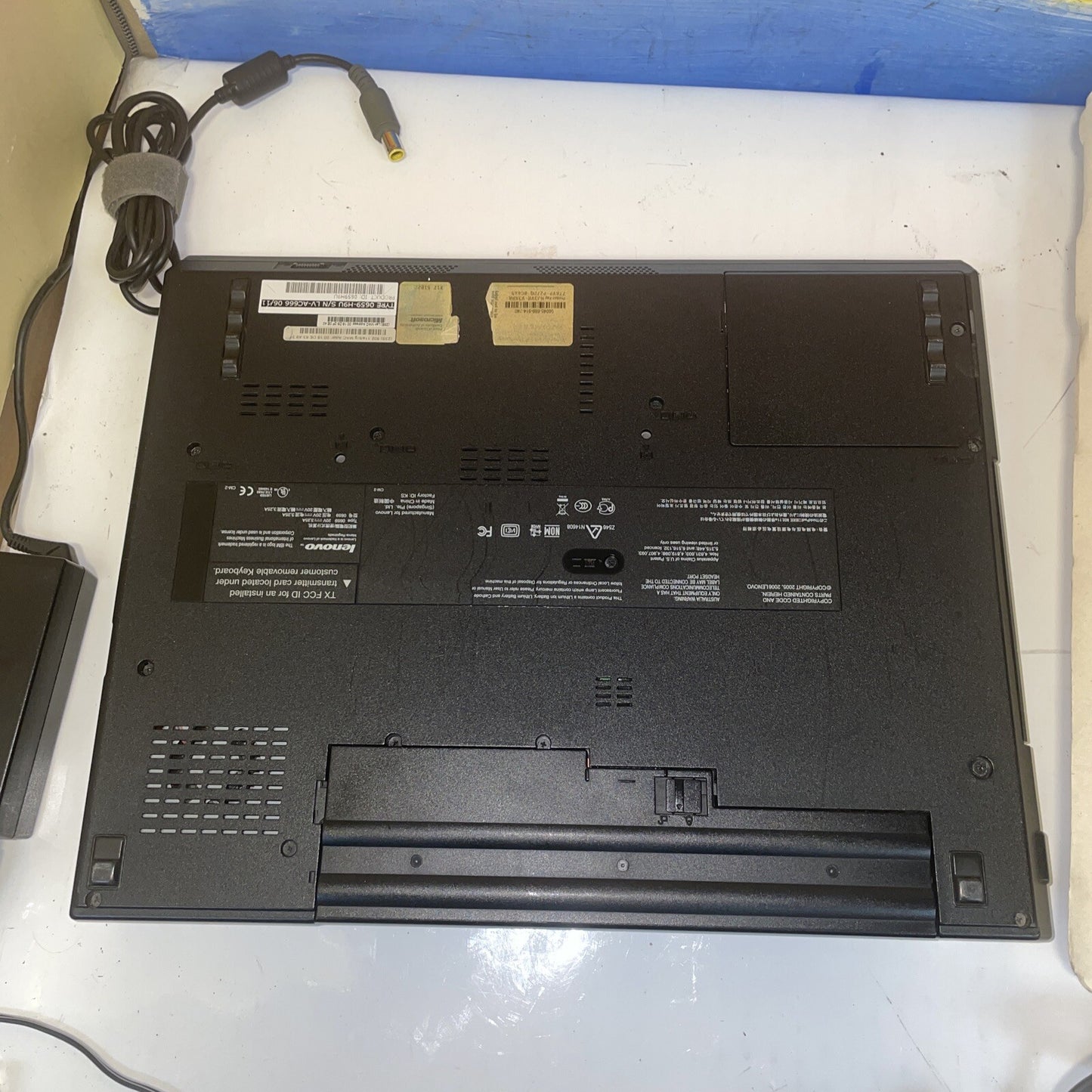 (Grade A) Lenovo R60e C2D T5600 1GB 80GB DVD/CDRW Windows XP SP2