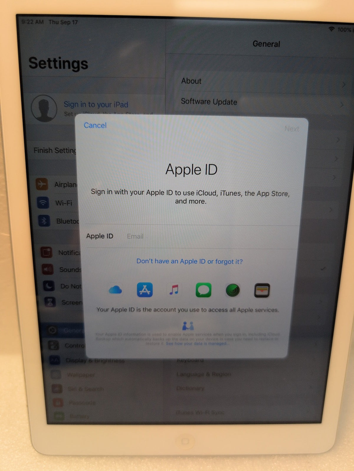 🎸 Apple iPad Air 1st Gen A1474 16GB Wi-Fi 9.7in Silver/White Tablet Used