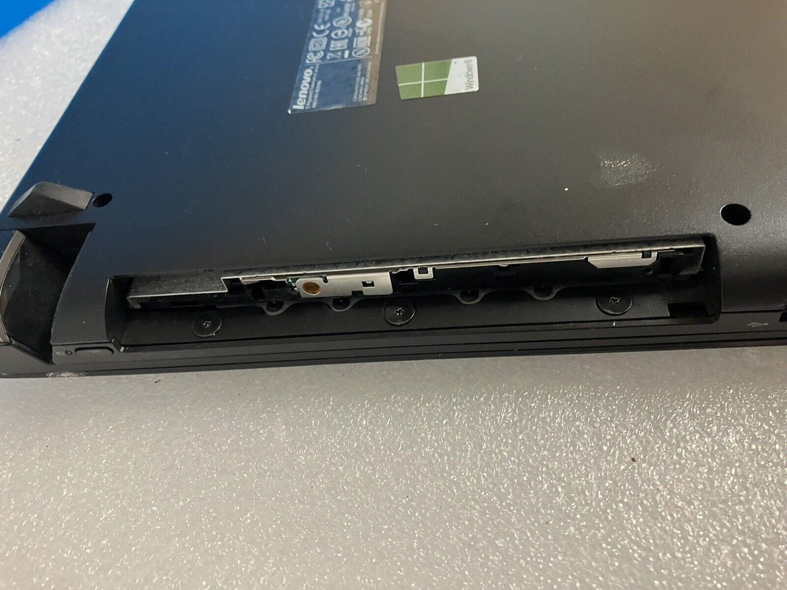 ~ (For Parts, As is) Lenovo 15.6" Laptop AMD A8 CPU 2GB RAM No Disk (Read)