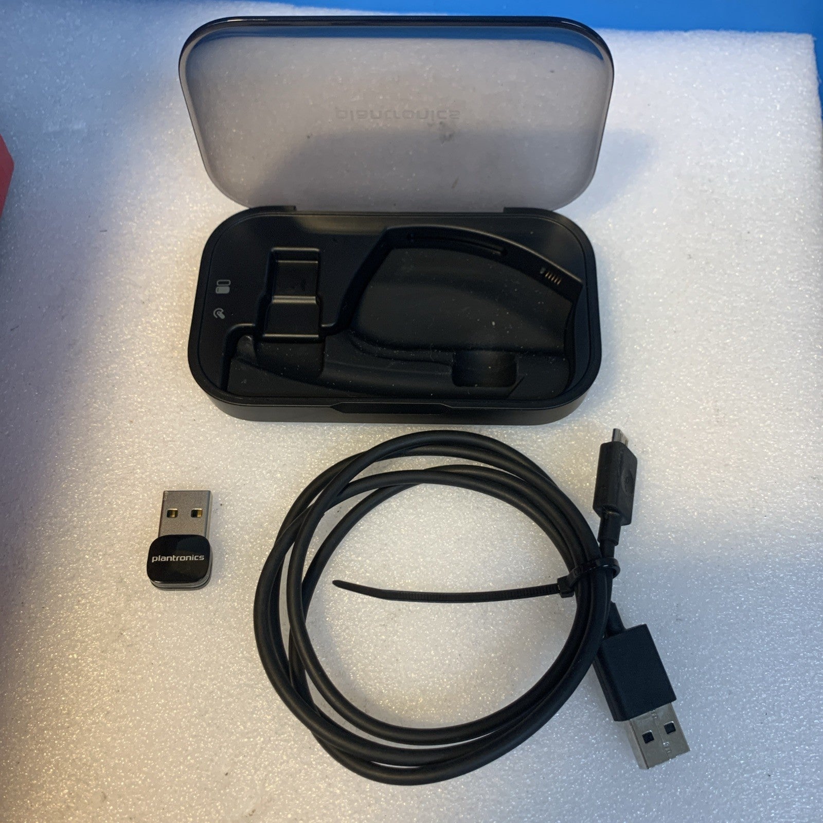 Plantronics Bluetooth Headset Voyager Legend Charge Case + USB cable+ receiver