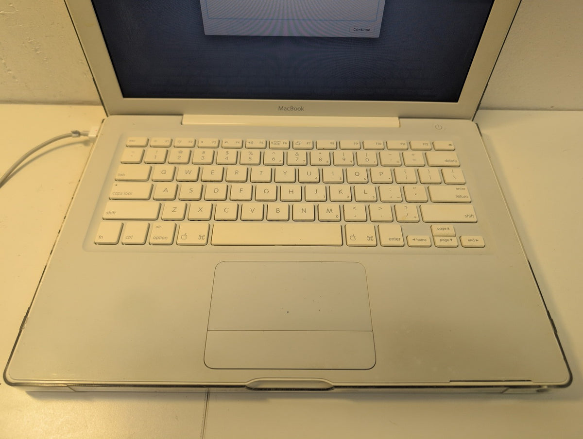 🎸 Apple MacBook 13" 2007 A1181 2.16GHz C2D/4GB/120GB HDD/NO OS  (NO AC)