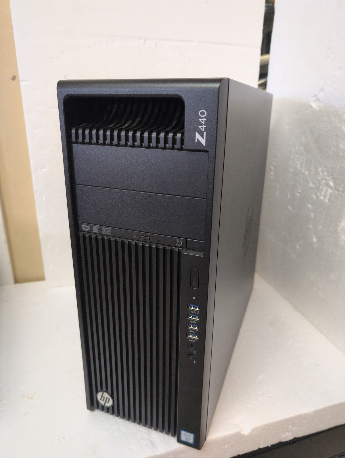 HP Z440 Workstation F1M49UT#ABA Xeon E5-1620 v3 16GB RAM 1TB HDD Win 11 Pro -