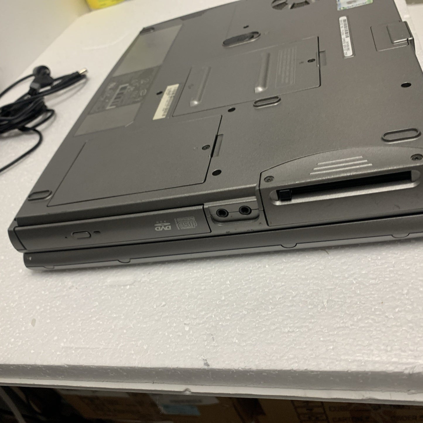 🔥 Vintage Dell Inspiron 5100 P4 2.8GHZ 512MB ATI Radeon 7500 working battery