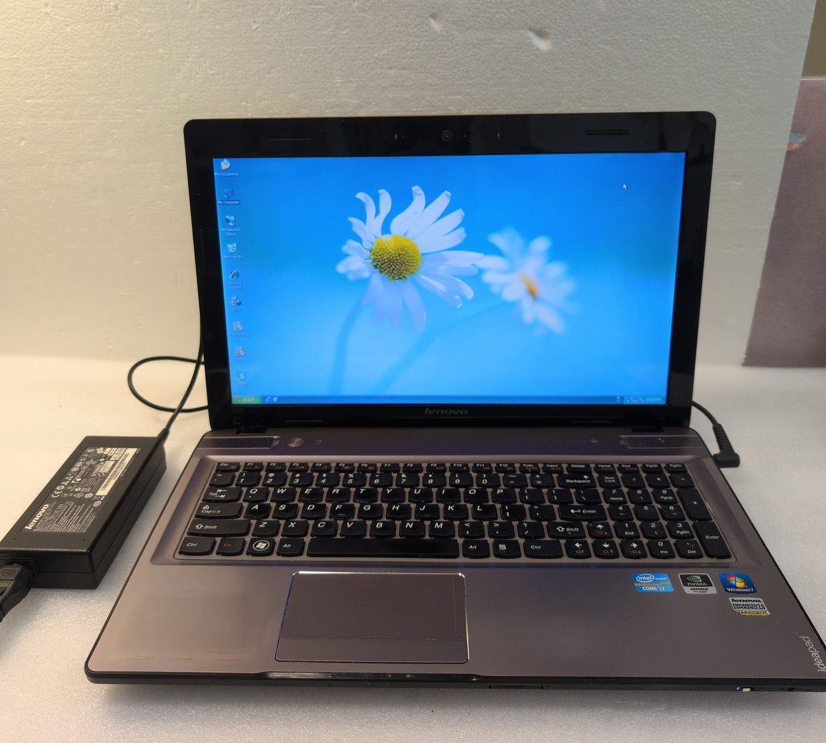 🎸 Lenovo IdeaPad Y570 15.6" Laptop i7-2670QM CPU/4GB/750GB HDD/WINXP  (READ)