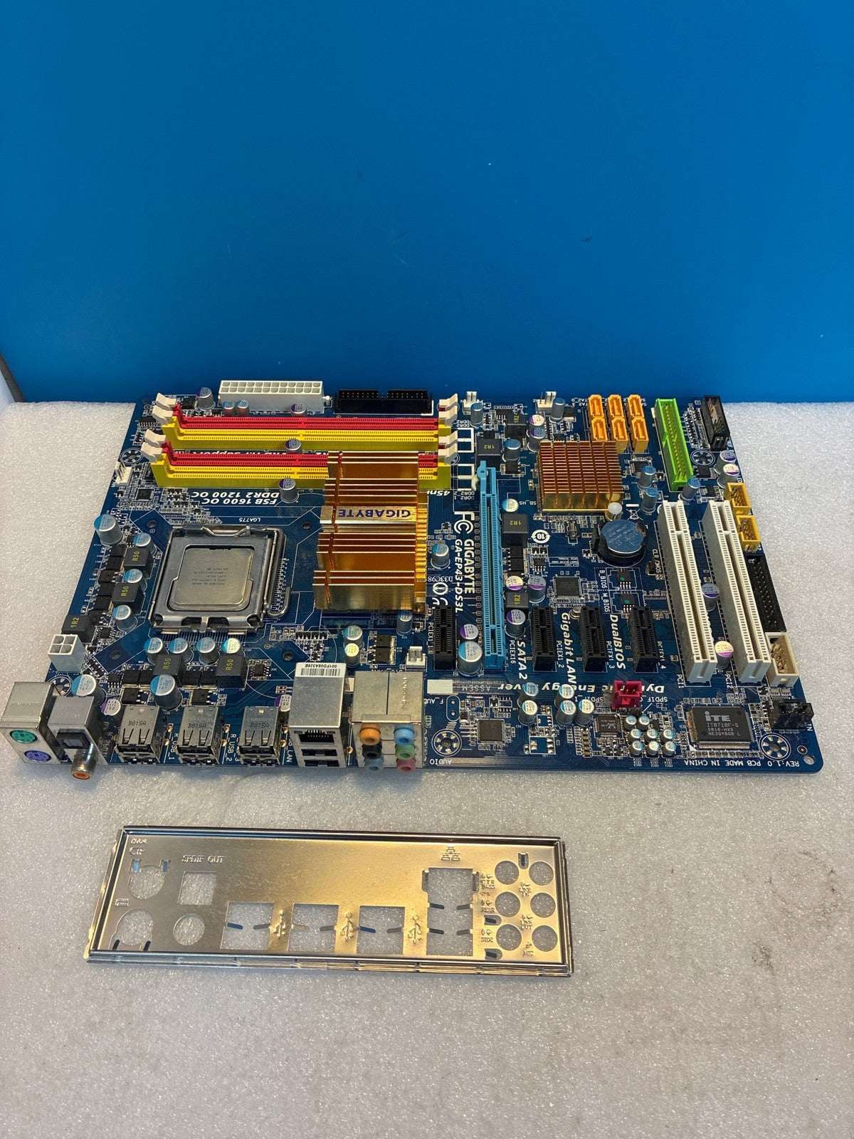 🔥 Gigabyte GA-EP43-DS3L LGA775 Motherboard with Intel Core 2 Duo E8400 3.0GHz