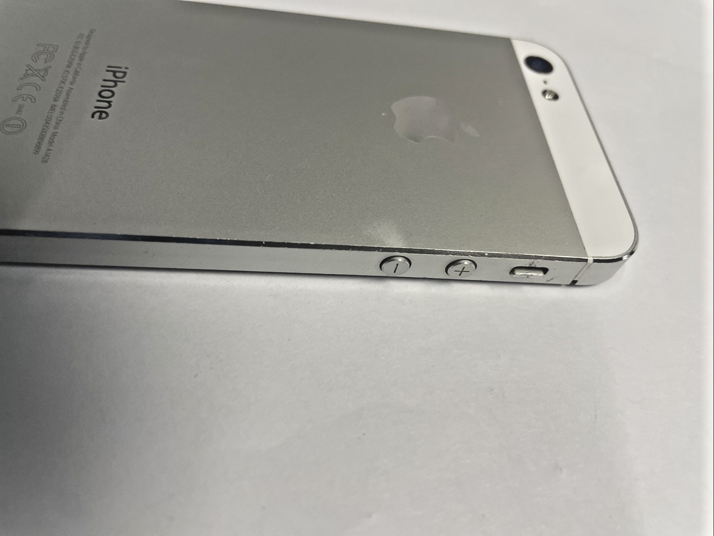Apple iPhone  5 16GB  A1428, Unlocked Silver   +