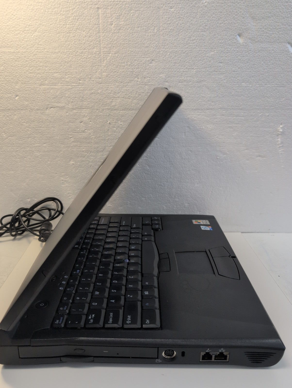 🔥NICE Dell Latitude C840 15" Laptop Pentium4 2.0GHz /1GB RAM /30GB HDD/WinXP  -