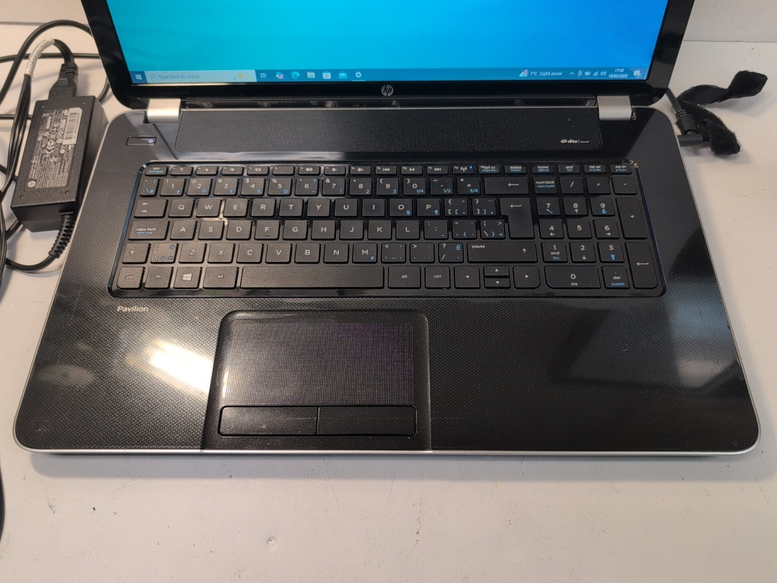 Hp PAVILION 17 17" Laptop AMD A6-5200 APU/ 16GB Ram/240GB SSD/ Win 10 -