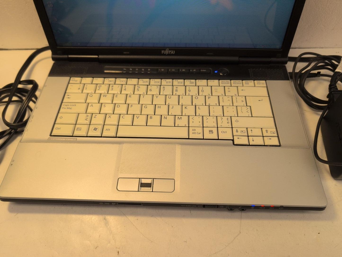 🔥 Fujitsu Lifebook E571 15.6" LAPTOP  i5-2520M /4GB /250GB HDD /Win XP (READ) -