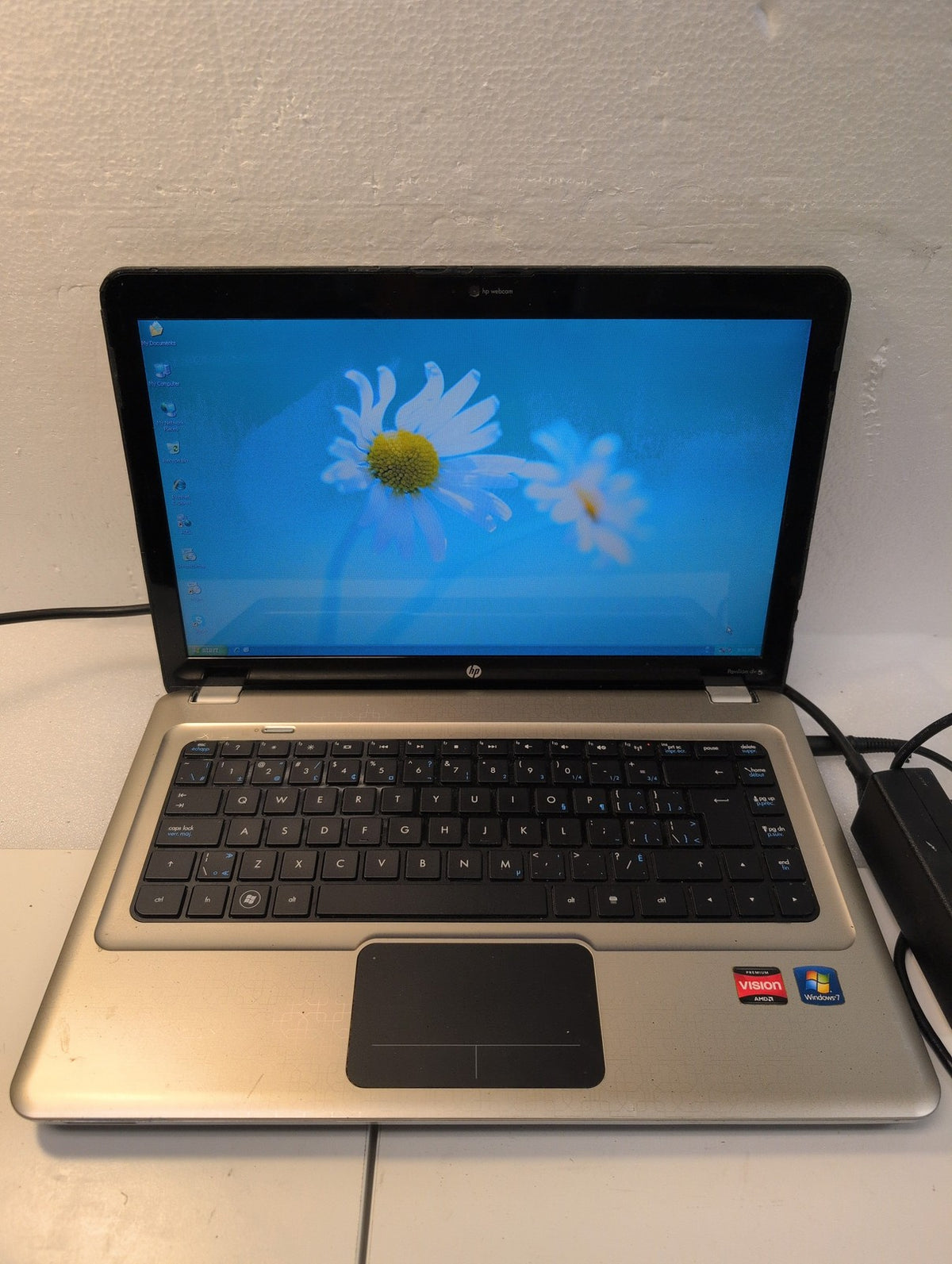 🎸 HP Pavilion dv5 15.6" Laptop AMD Turion II P540/4GB/ 320GB HDD/WINXP  (READ)