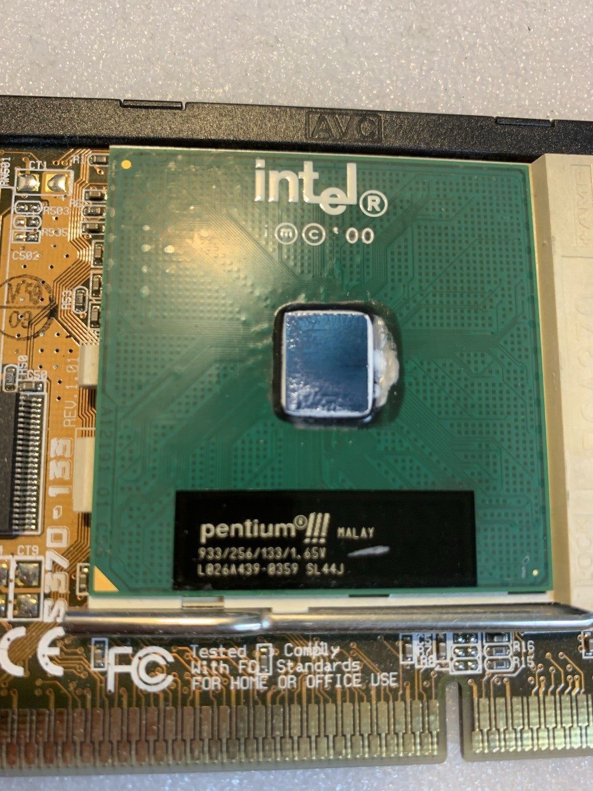 Intel Pentium III 933MHz Slot 1 CPU SECC Coppermine w/ Fan SL4AJ