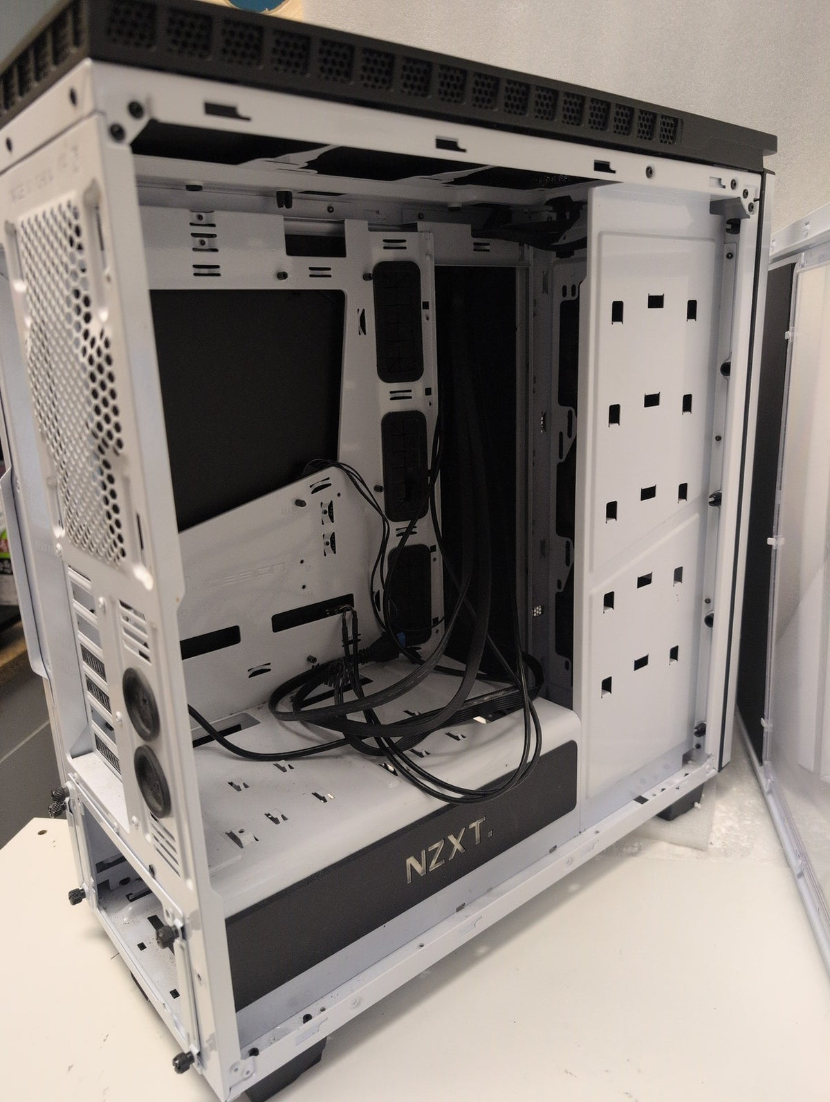 🎸 NZXT H440 CA-H440W-W1 White/Black Mid-Tower ATX Gaming Case Tempered Glass