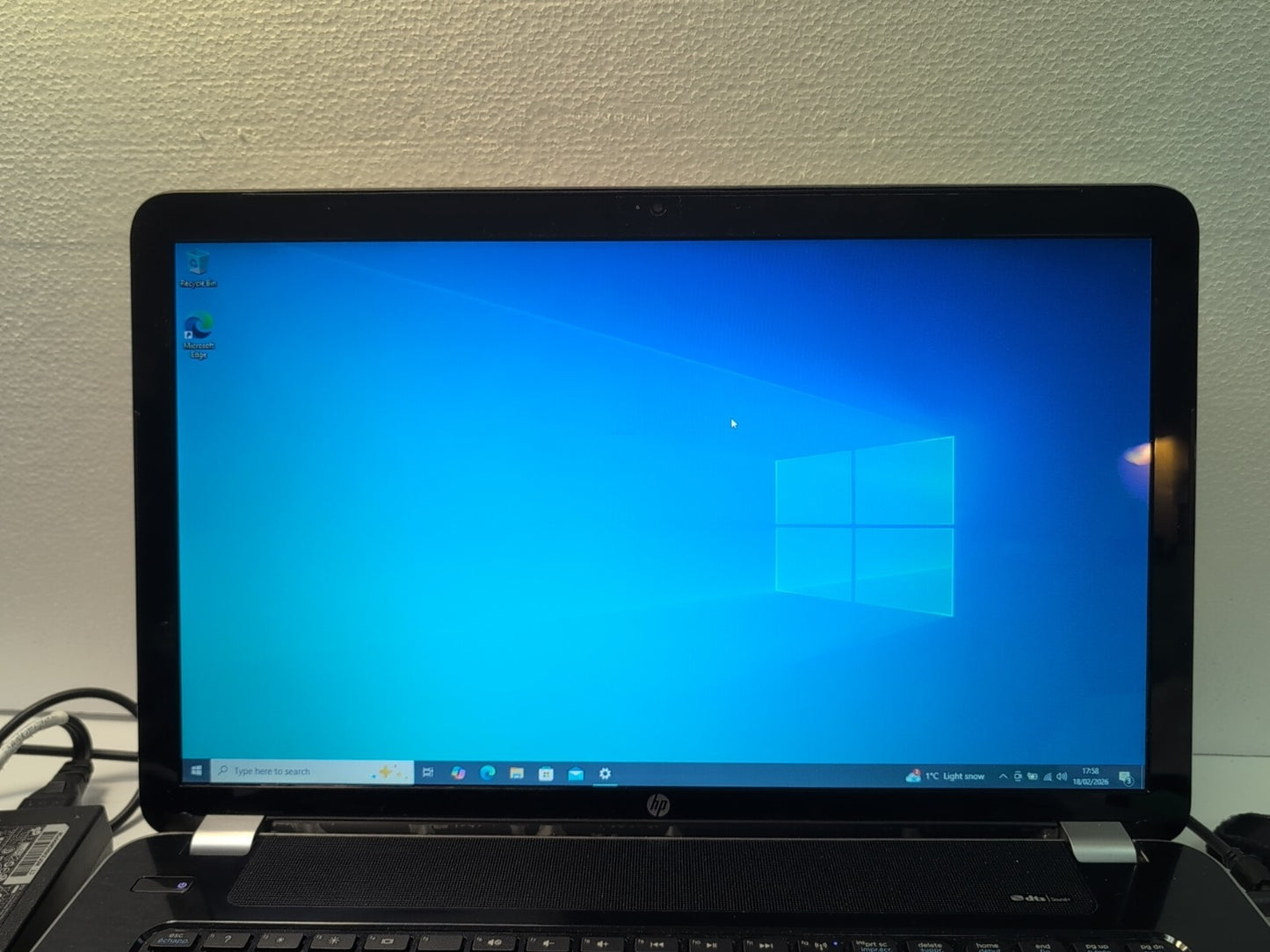 Hp PAVILION 17 17" Laptop AMD A6-5200 APU/ 16GB Ram/240GB SSD/ Win 10 -