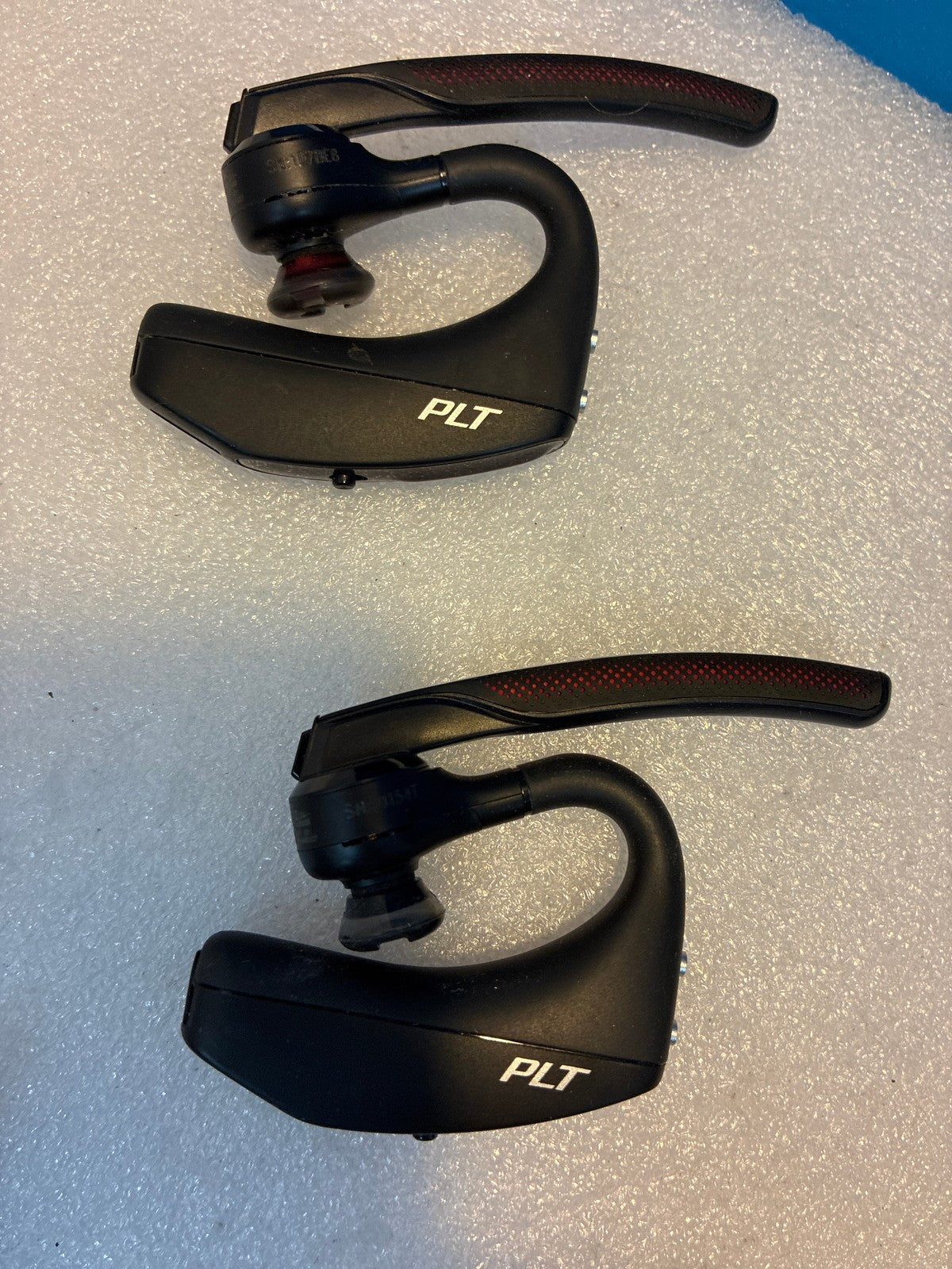 🔥 Plantronics Voyager 5200 Series Bluetooth Headset Lot of 2 Black Red Trim