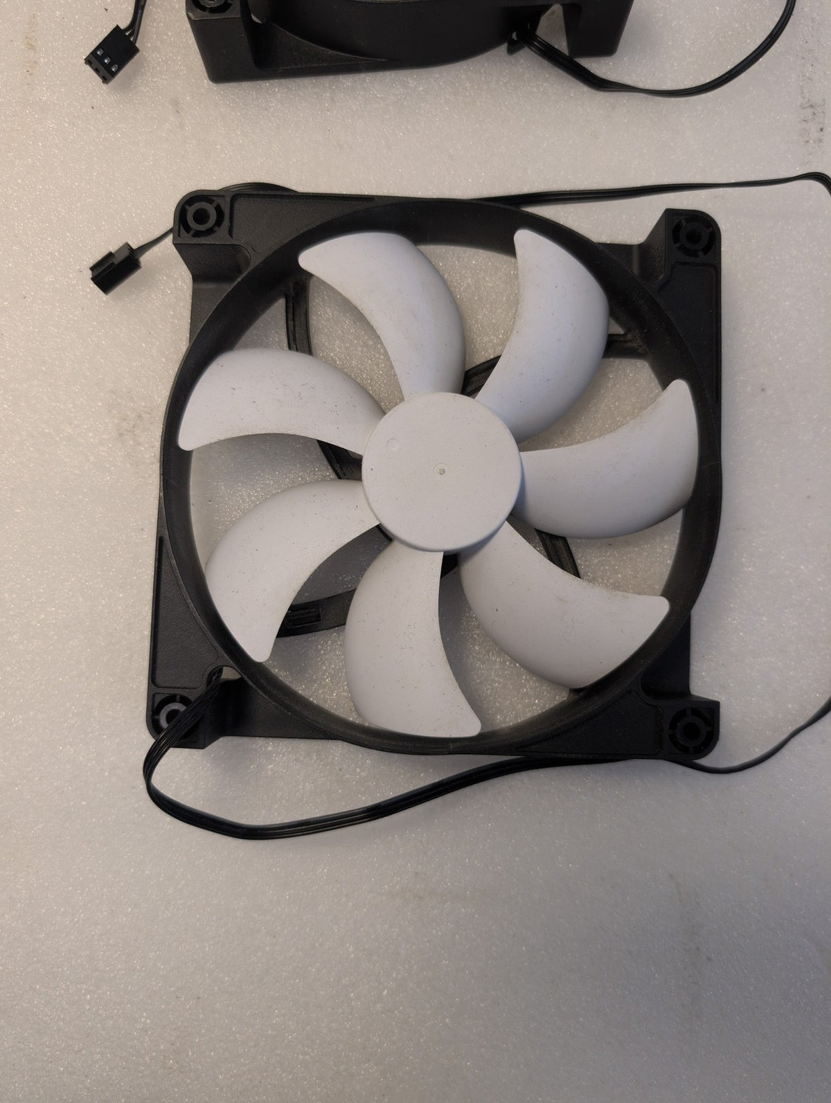 🎸 NZXT Rifle Bearing Case Fans RF-FN122-RB RF-FN142-RB White 3-Pin Lot of 2